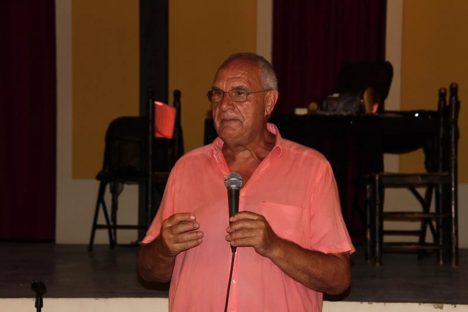 Actuación de Estrella Blanco, María Petri y Víctor Huedo en Robres. Foto Carlos Neofato