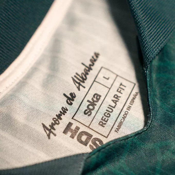 La tercera equipación del Huesca 25 26 (4)