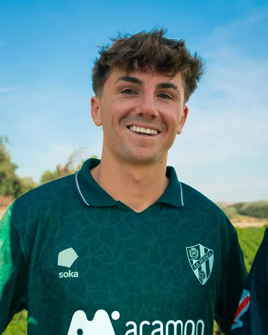 La tercera equipación del Huesca 25 26 (5)