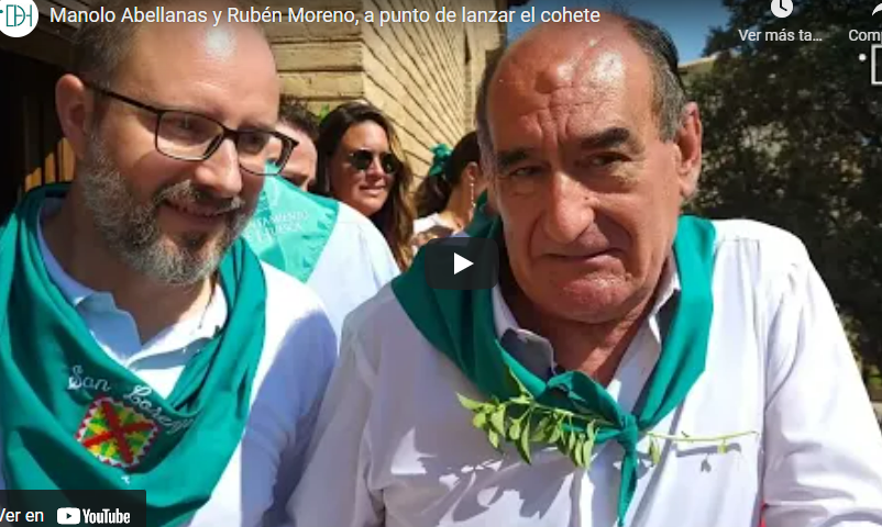 Moreno y Avellanas en el balcón del Ayuntamiento minutos antes de lanzar el cohete de San Lorenzo 2022