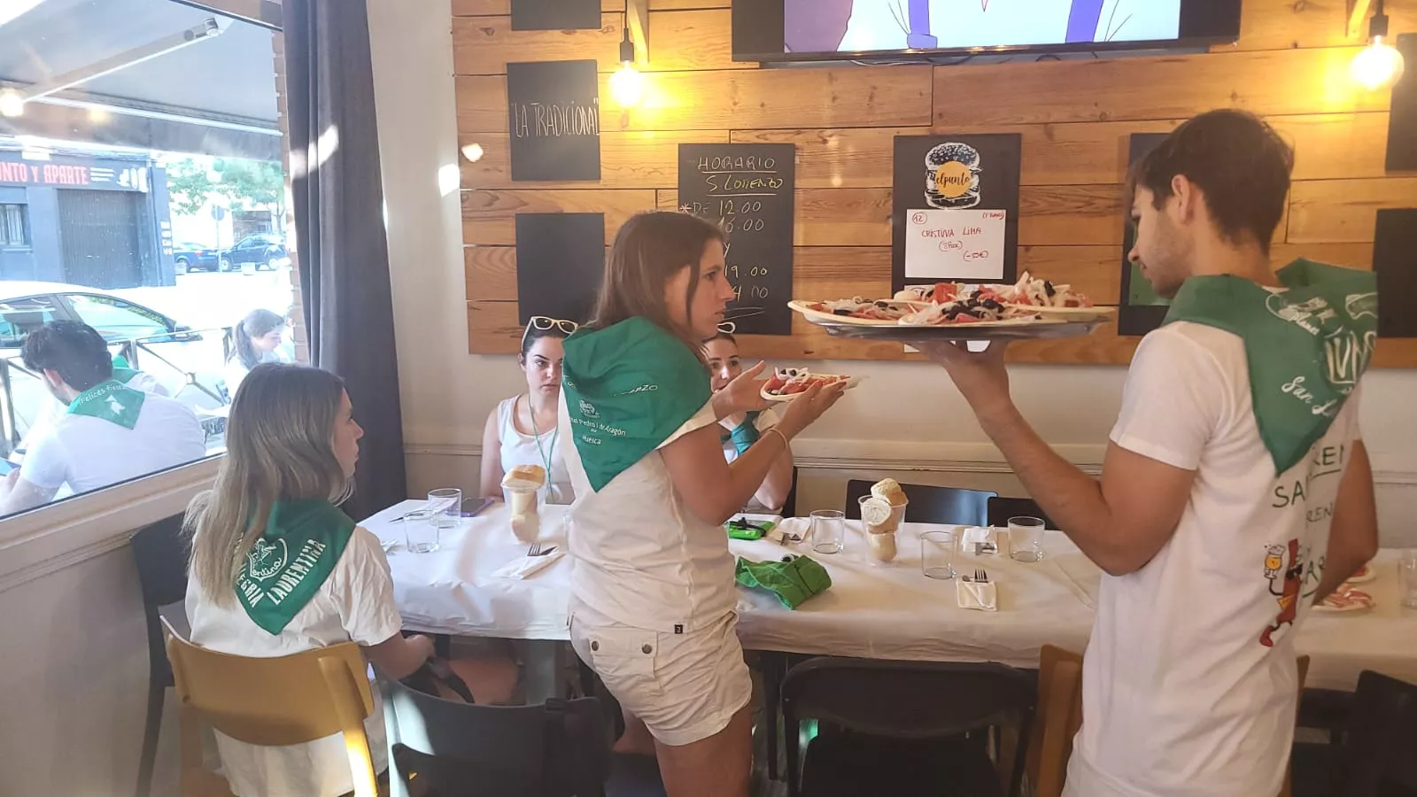 Almuerzos en las horas previas a San Lorenzo 2025