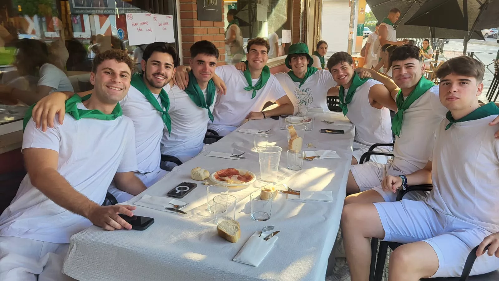 Almuerzos en las horas previas a San Lorenzo 2025