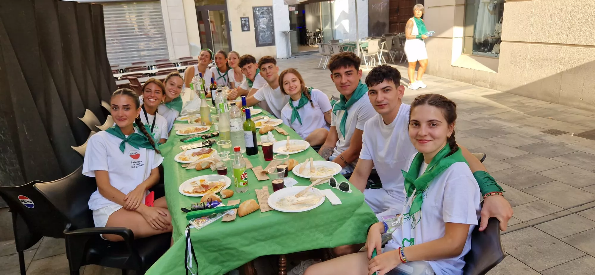Almuerzos en las horas previas a San Lorenzo 2025