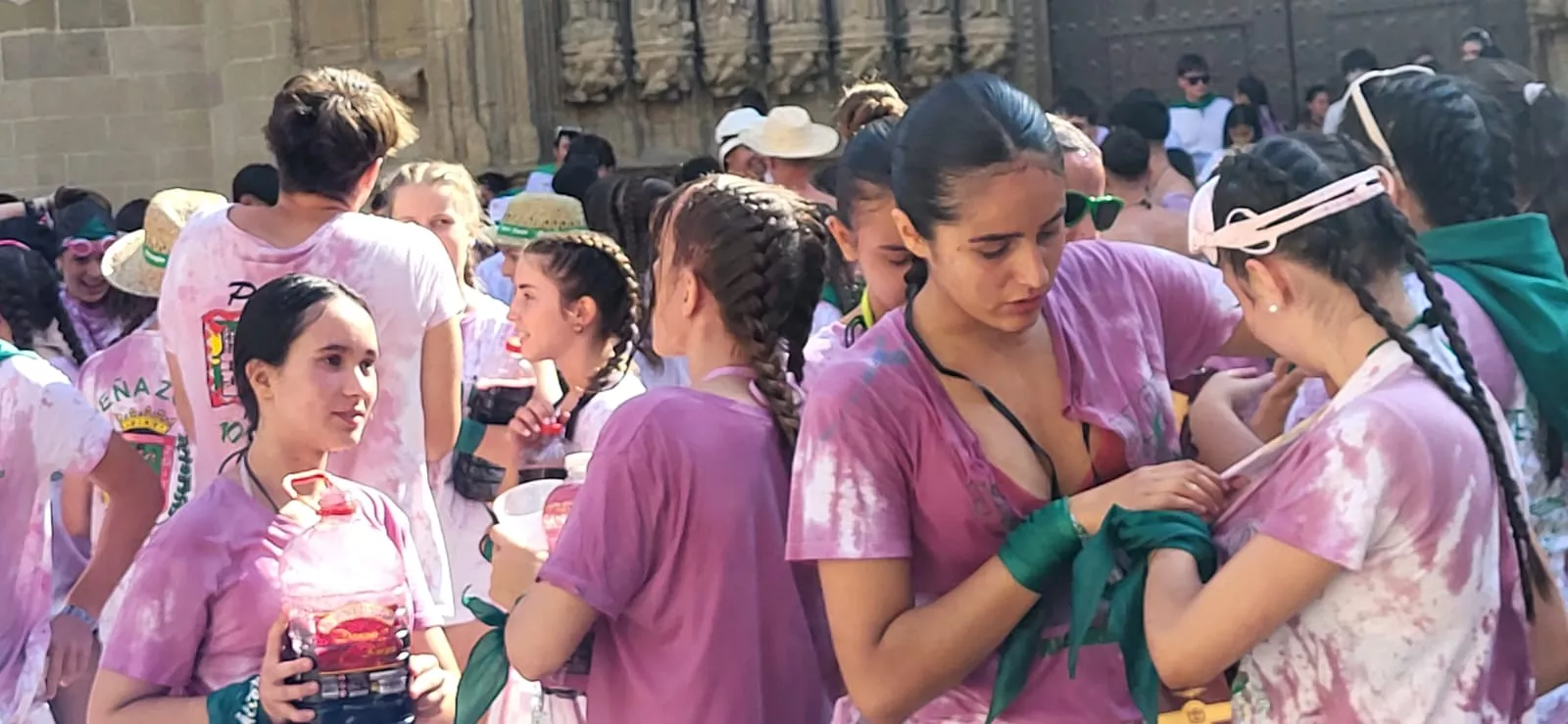 Prolegómenos de San Lorenzo con la Plaza de la Catedral llenándose