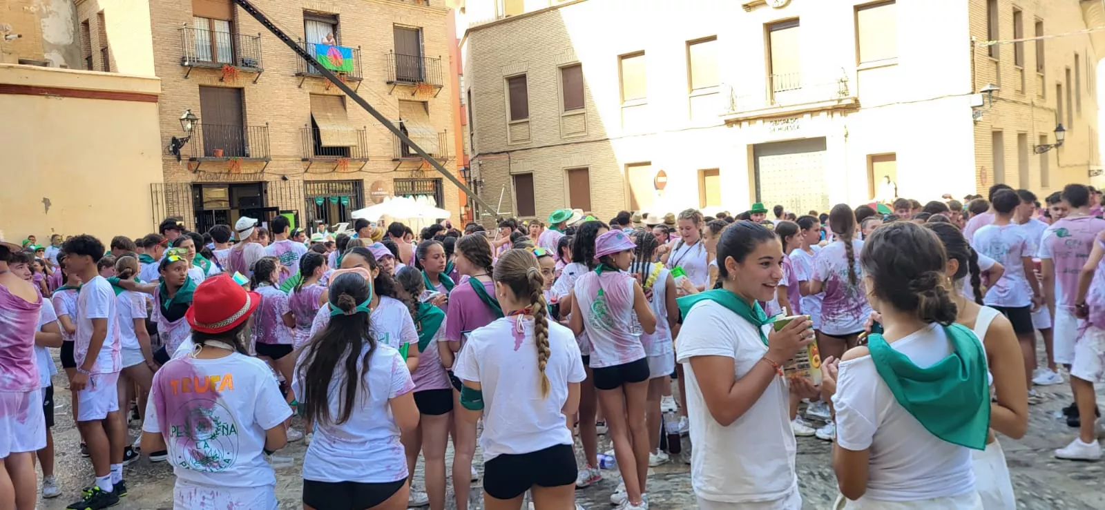 Prolegómenos de San Lorenzo con la Plaza de la Catedral llenándose