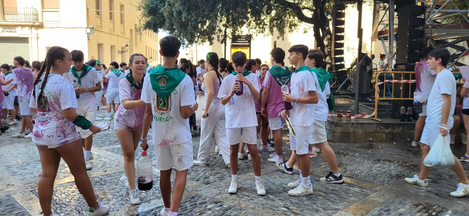 Prolegómenos de San Lorenzo con la Plaza de la Catedral llenándose