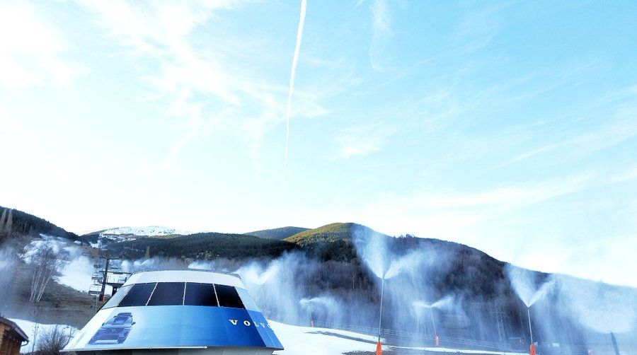 La estación de Cerler ha puesto en marcha sus cañones en la zona baja.