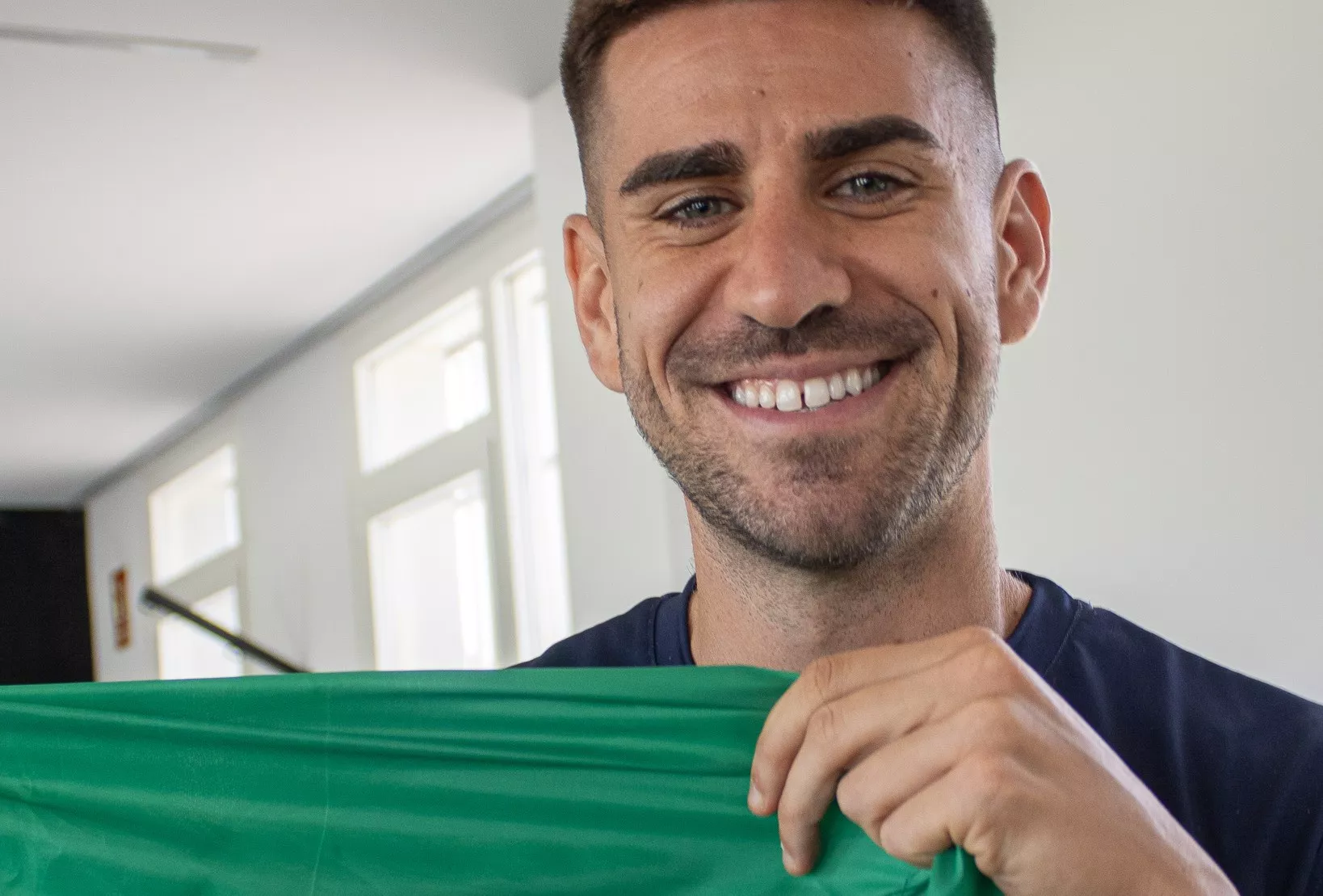 Imágenes de los jugadores del Huesca con la pañoleta de San Lorenzo