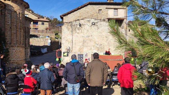 Actuación de los Titiriteros en Santa María de Buil Actuación de los Titiriteros en Santa María de Buil