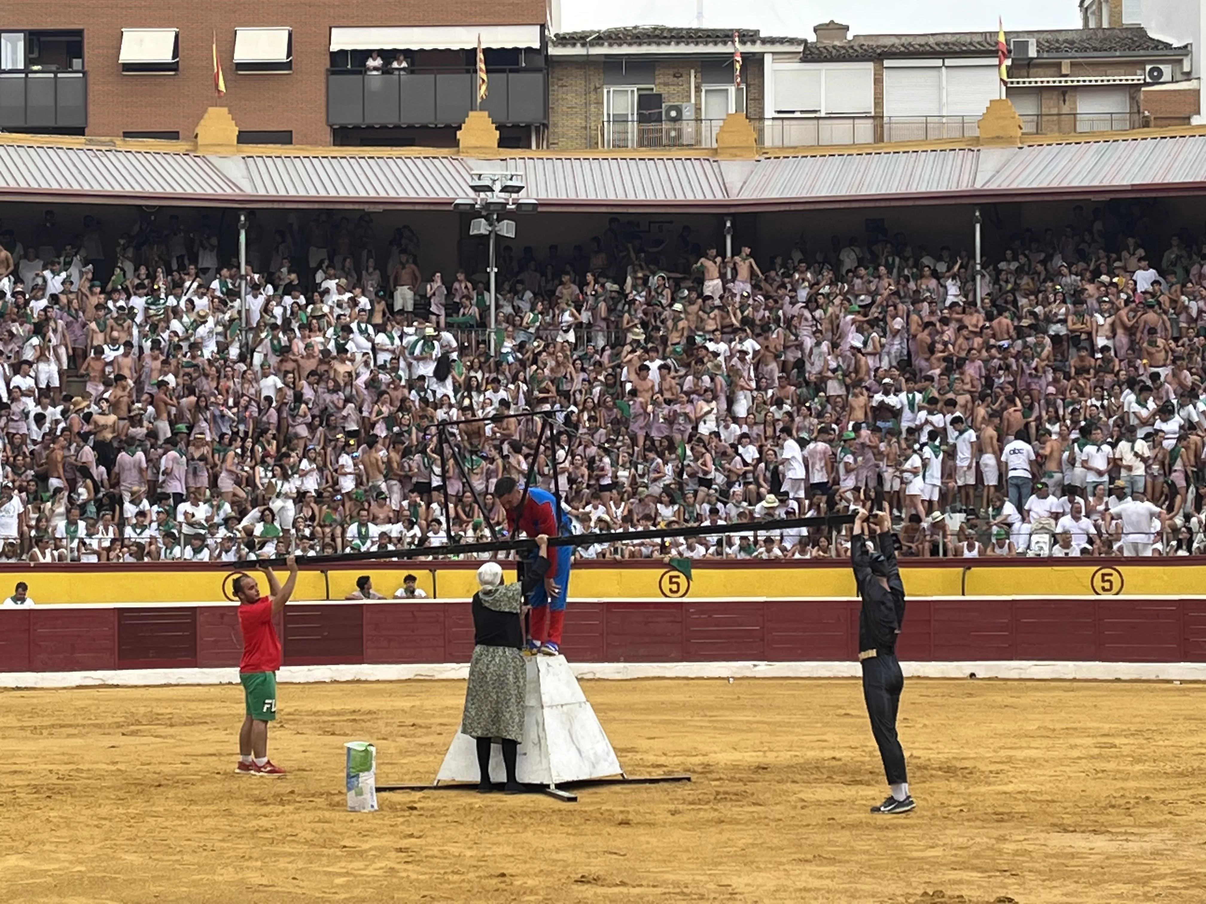 Imágenes de la becerrada de las peñas 2025