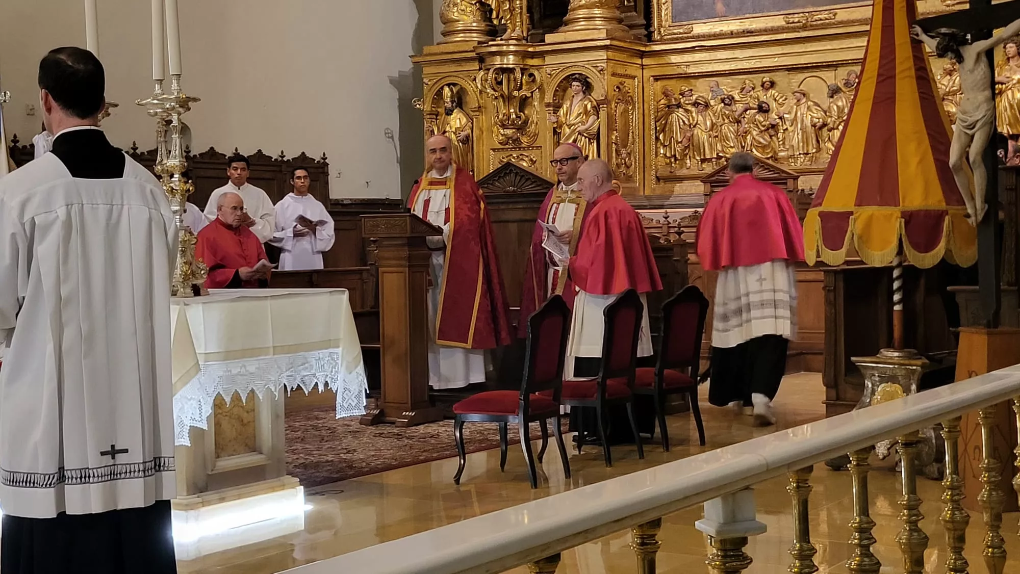 Los obispos Aguado y Satué en las Completas de este San Lorenzo