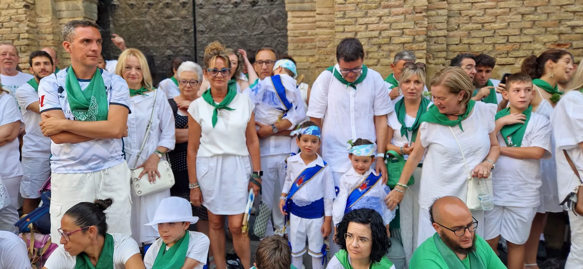 Actuación de los Danzantes en la plaza de San Lorenzo. Foto Myriam Martínez