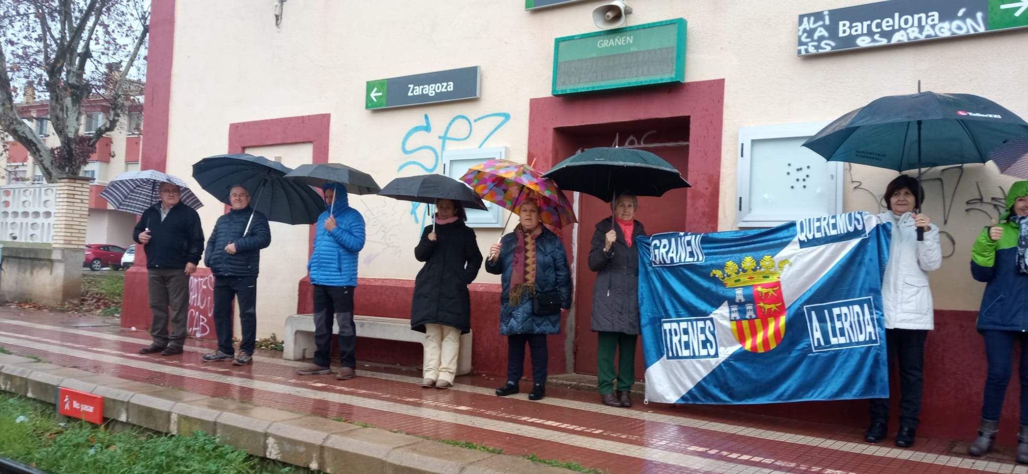 Concentración por el tren hasta Lérida en Grañén