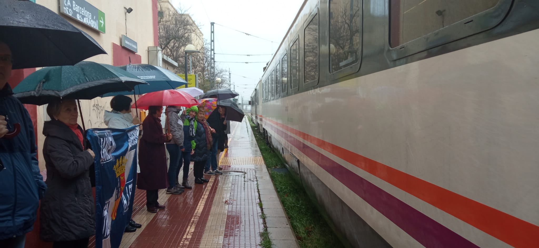 Concentración por el tren hasta Lérida en Grañén