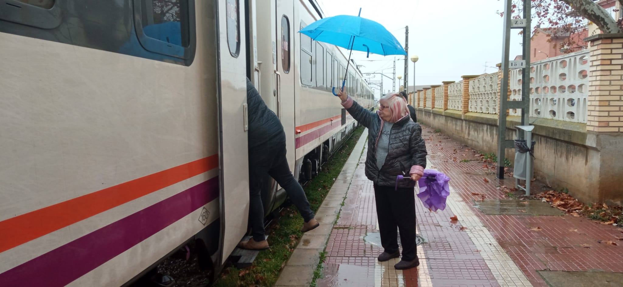 Concentración por el tren hasta Lérida en Grañén