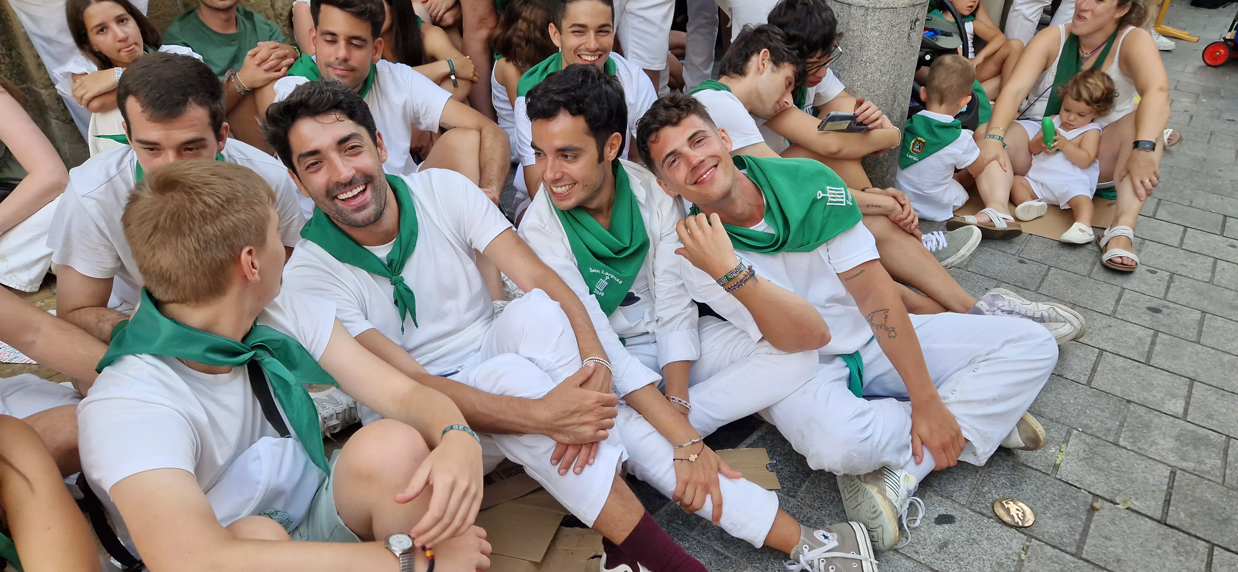 Actuación de los Danzantes en la plaza de San Lorenzo. Foto Myriam Martínez