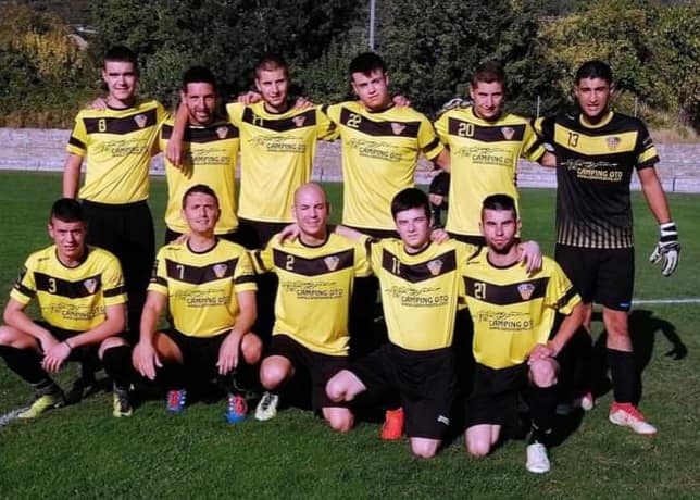 Equipo, en el centro arriba con el Alto Ara Equipo, en el centro arriba con el Alto Ara