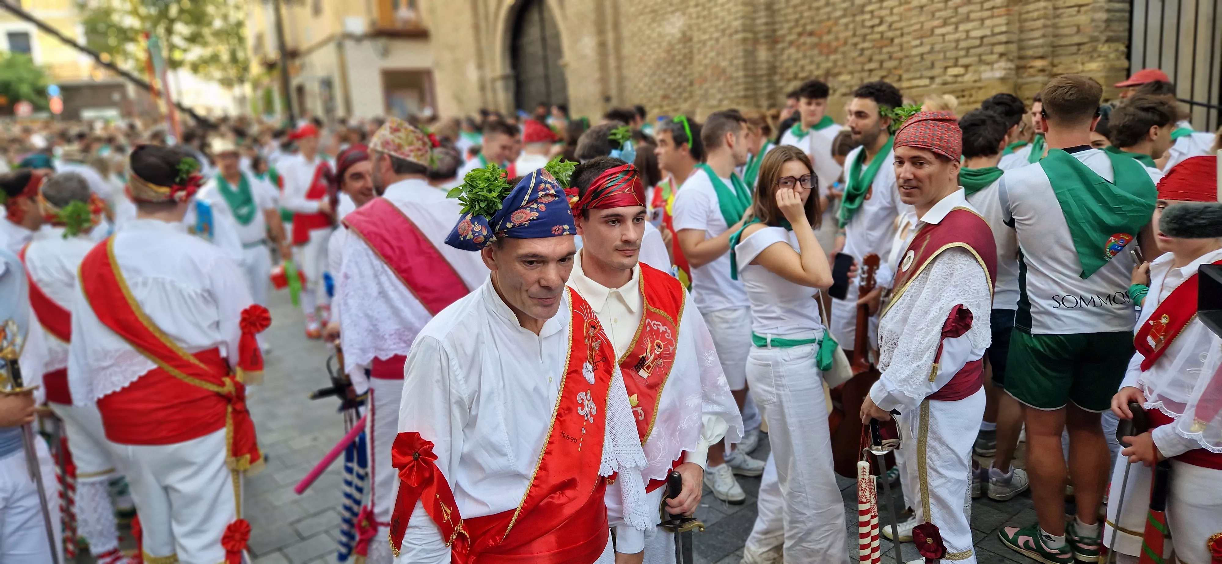 Actuación de los Danzantes en la plaza de San Lorenzo. Foto Myriam Martínez