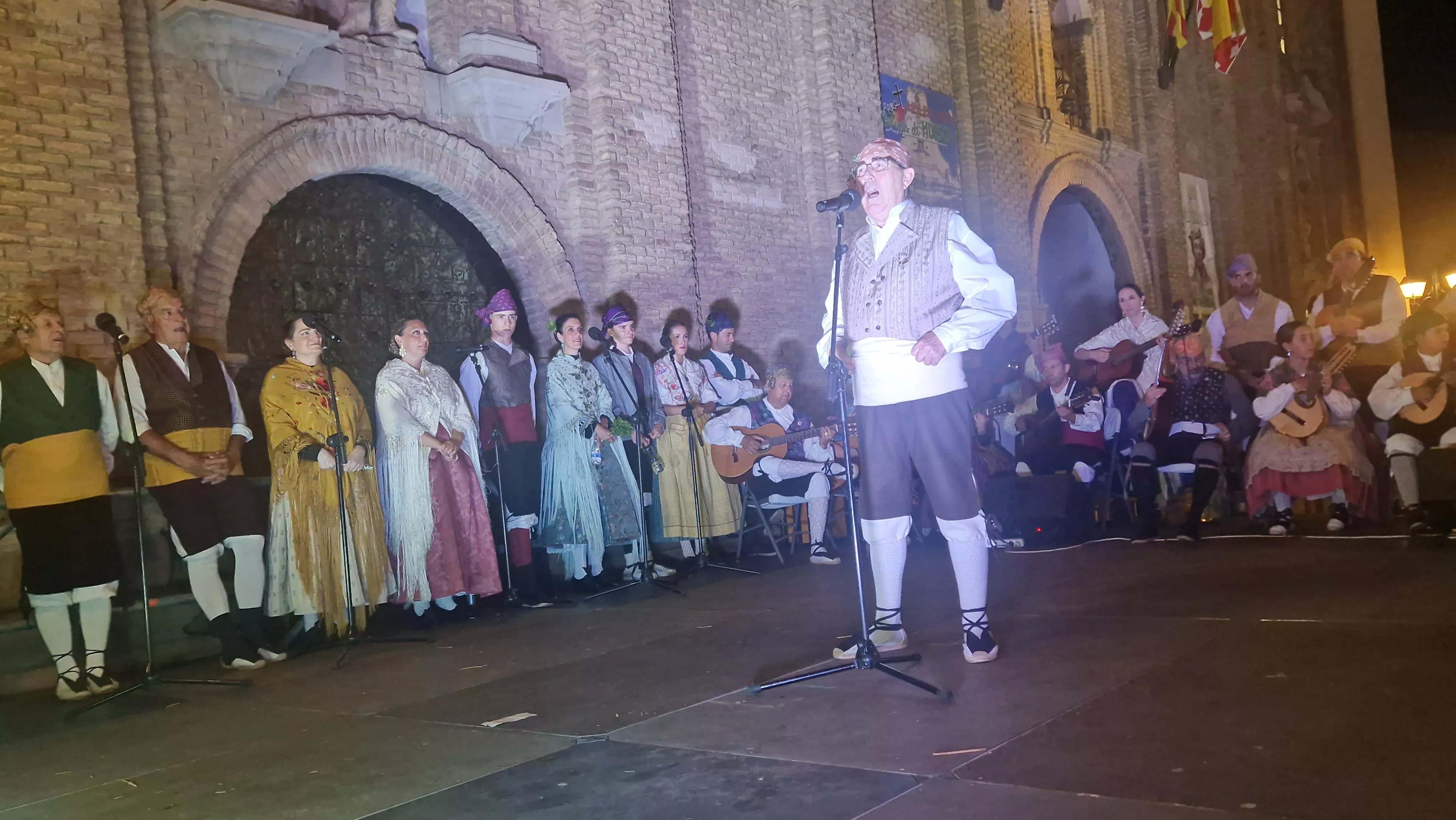 Actuación de Santa Cecilia en la Ronda al Santo. Foto Myriam Martínez 