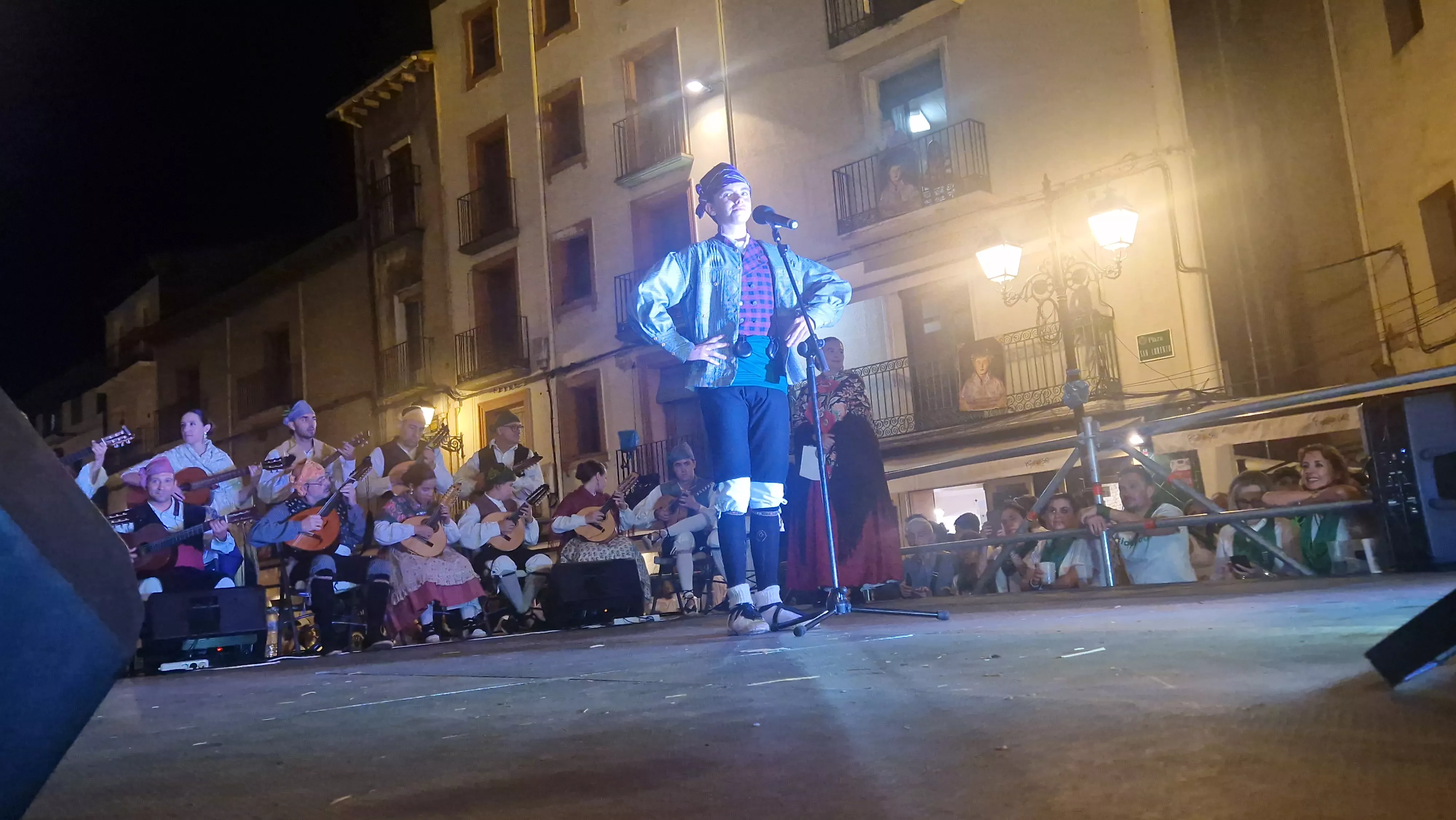 Actuación de Santa Cecilia en la Ronda al Santo. Foto Myriam Martínez 
