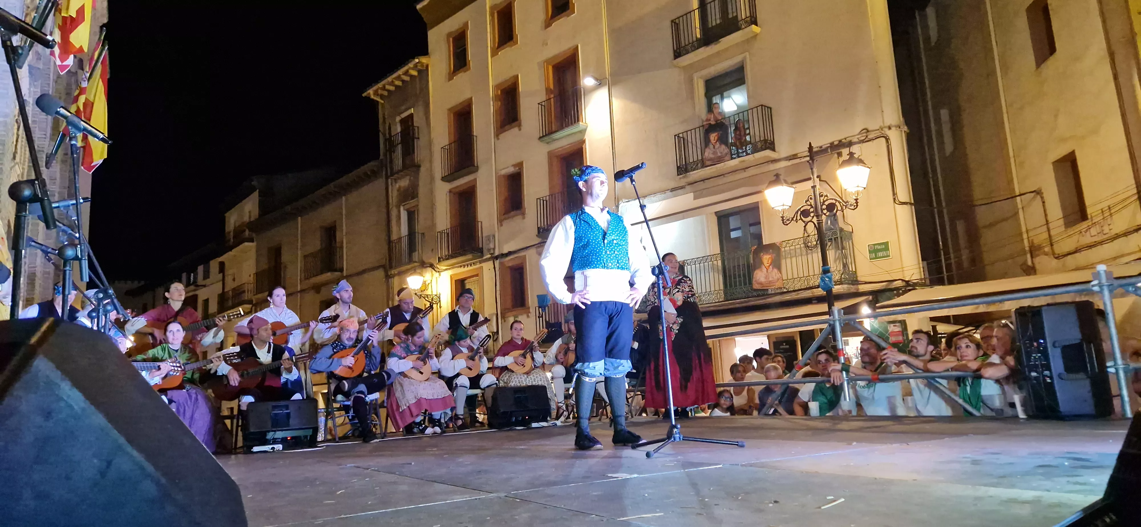 Actuación de Santa Cecilia en la Ronda al Santo. Foto Myriam Martínez 