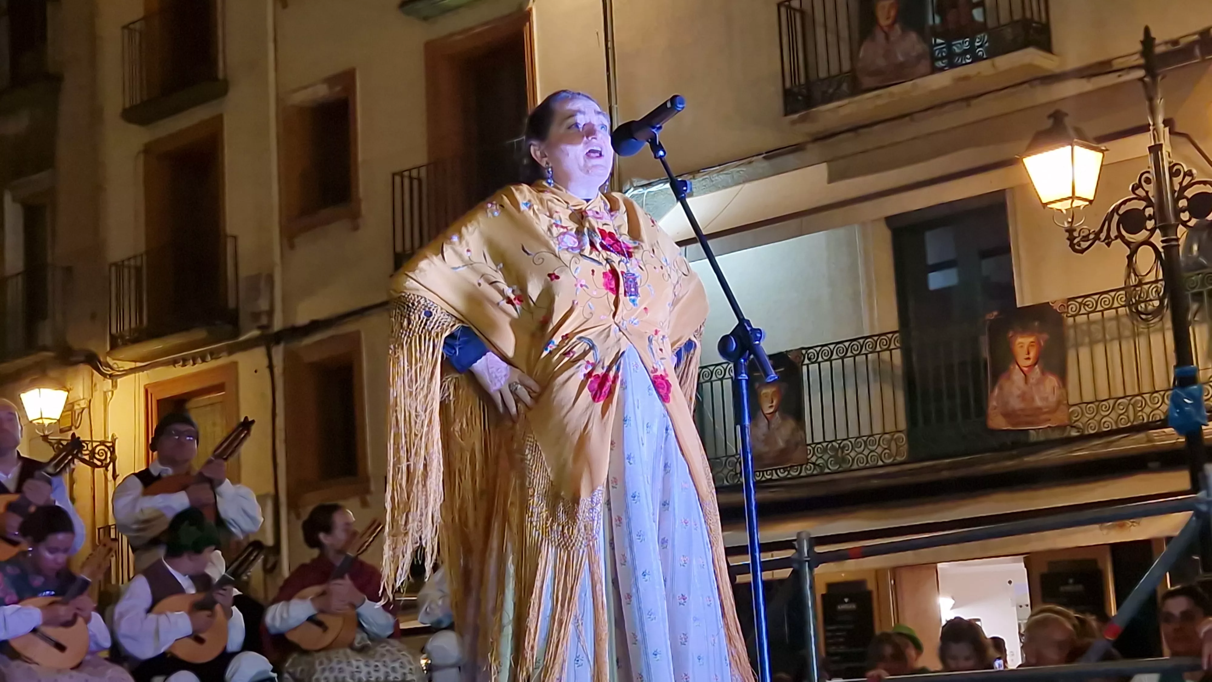 Actuación de Santa Cecilia en la Ronda al Santo. Foto Myriam Martínez 