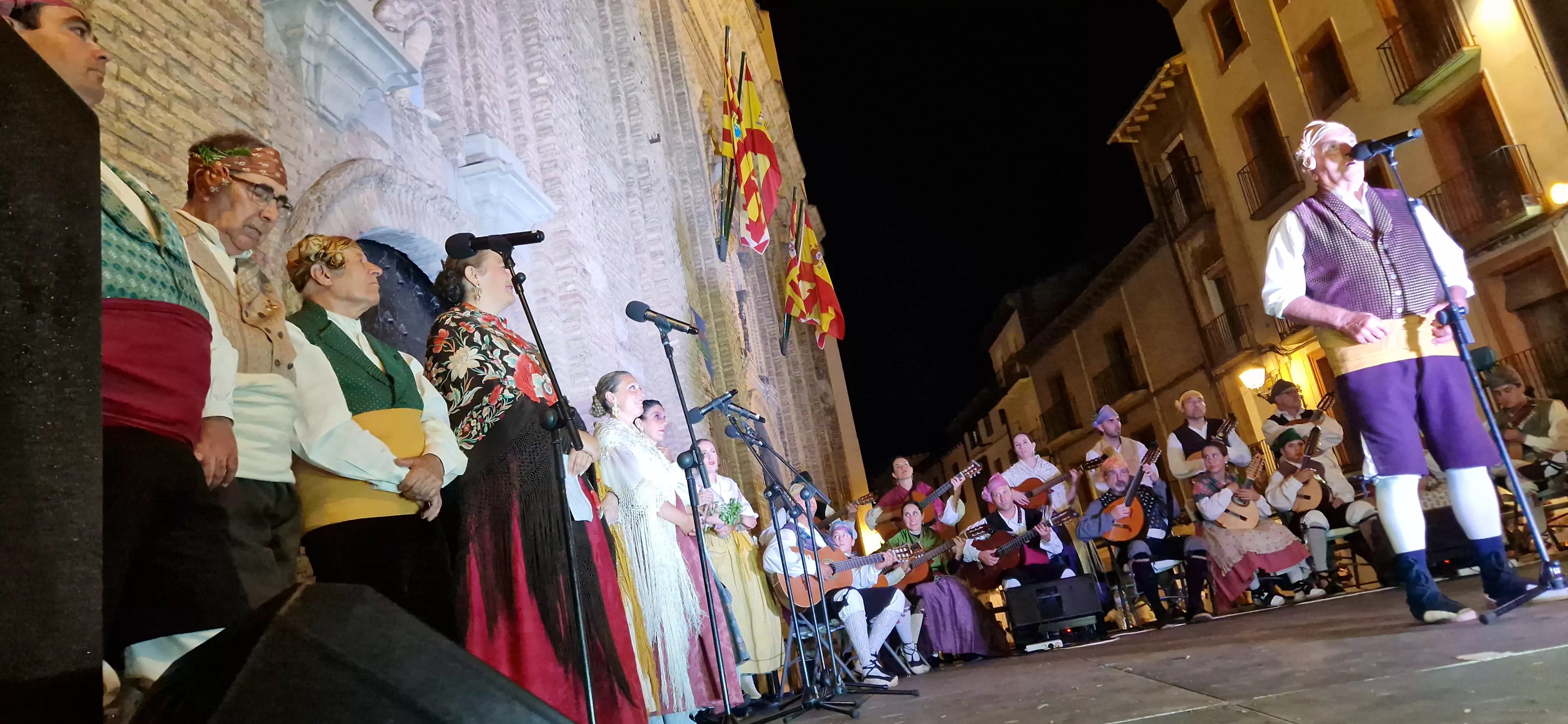 Actuación de Santa Cecilia en la Ronda al Santo. Foto Myriam Martínez 