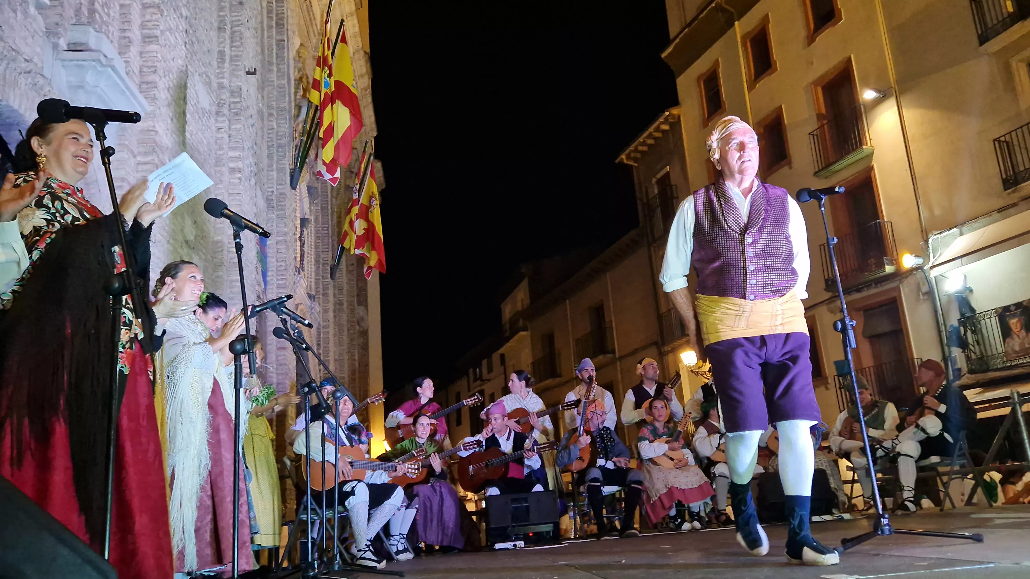 Actuación de Santa Cecilia en la Ronda al Santo. Foto Myriam Martínez 