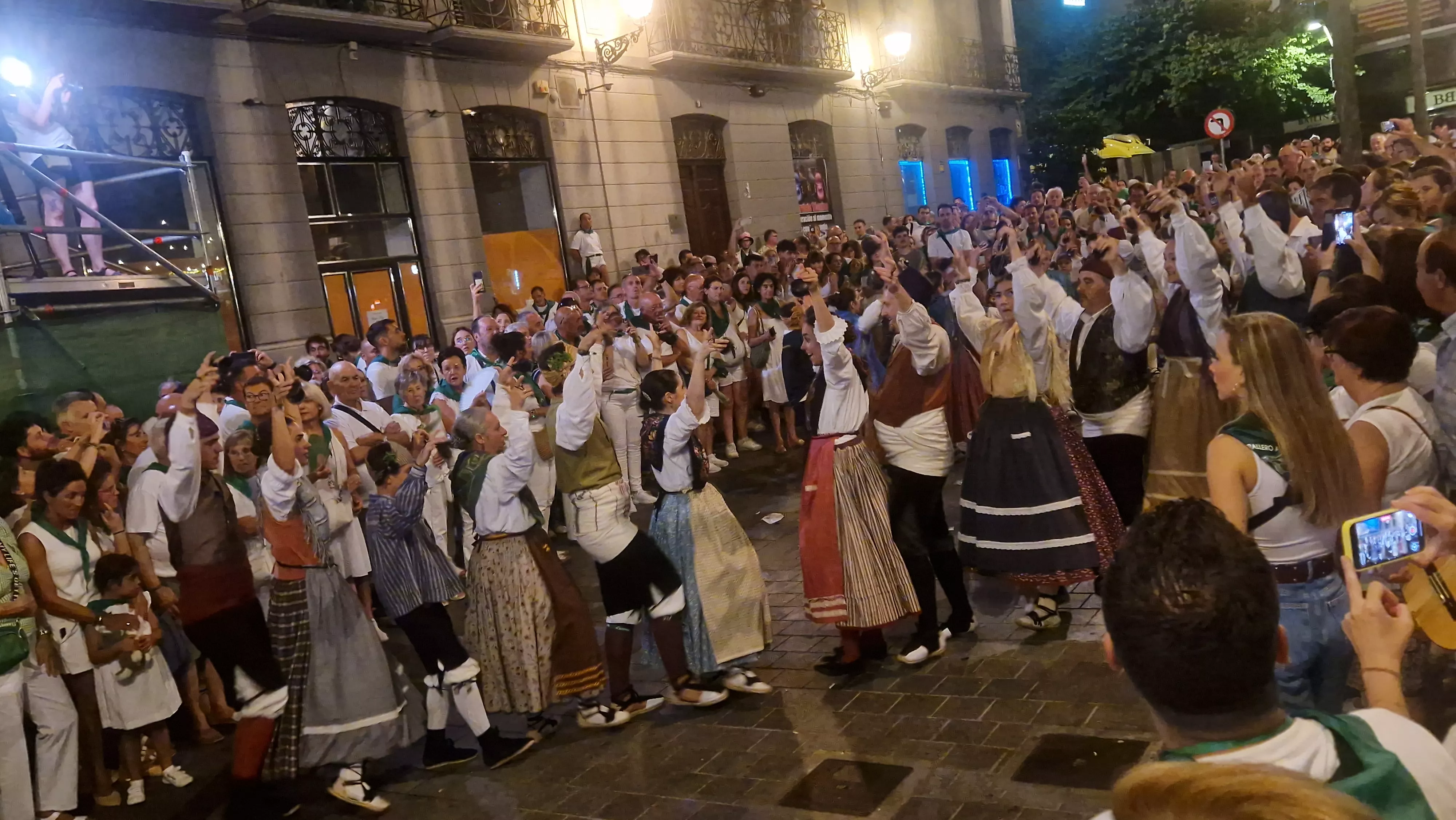 Actuación de Santa Cecilia en la Ronda al Santo. Foto Myriam Martínez