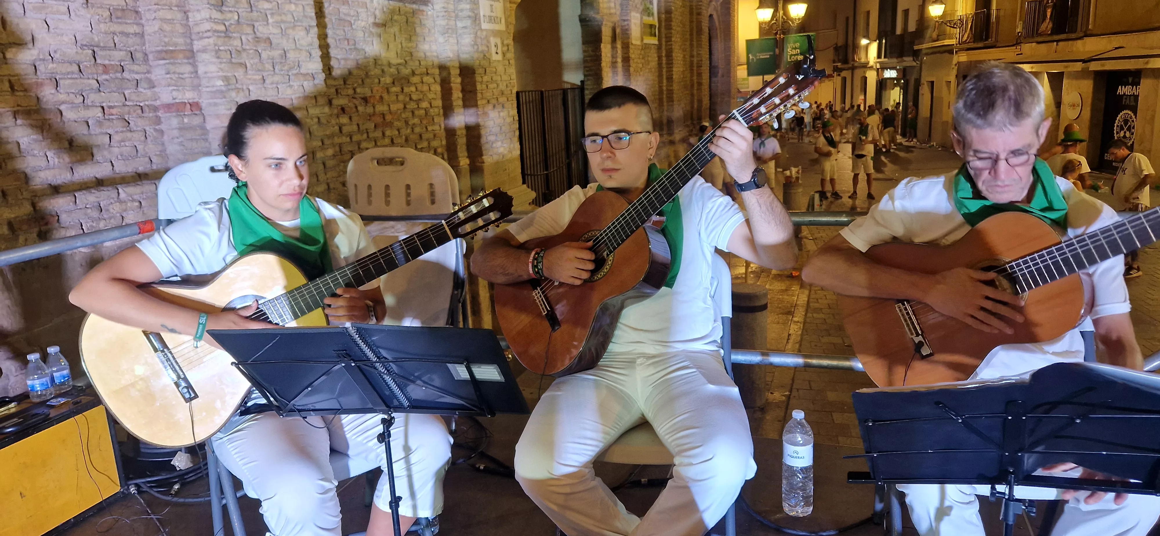 Actuación de Estirpe de Aragonia, en la Ronda al Santo. Foto Myriam Martínez 