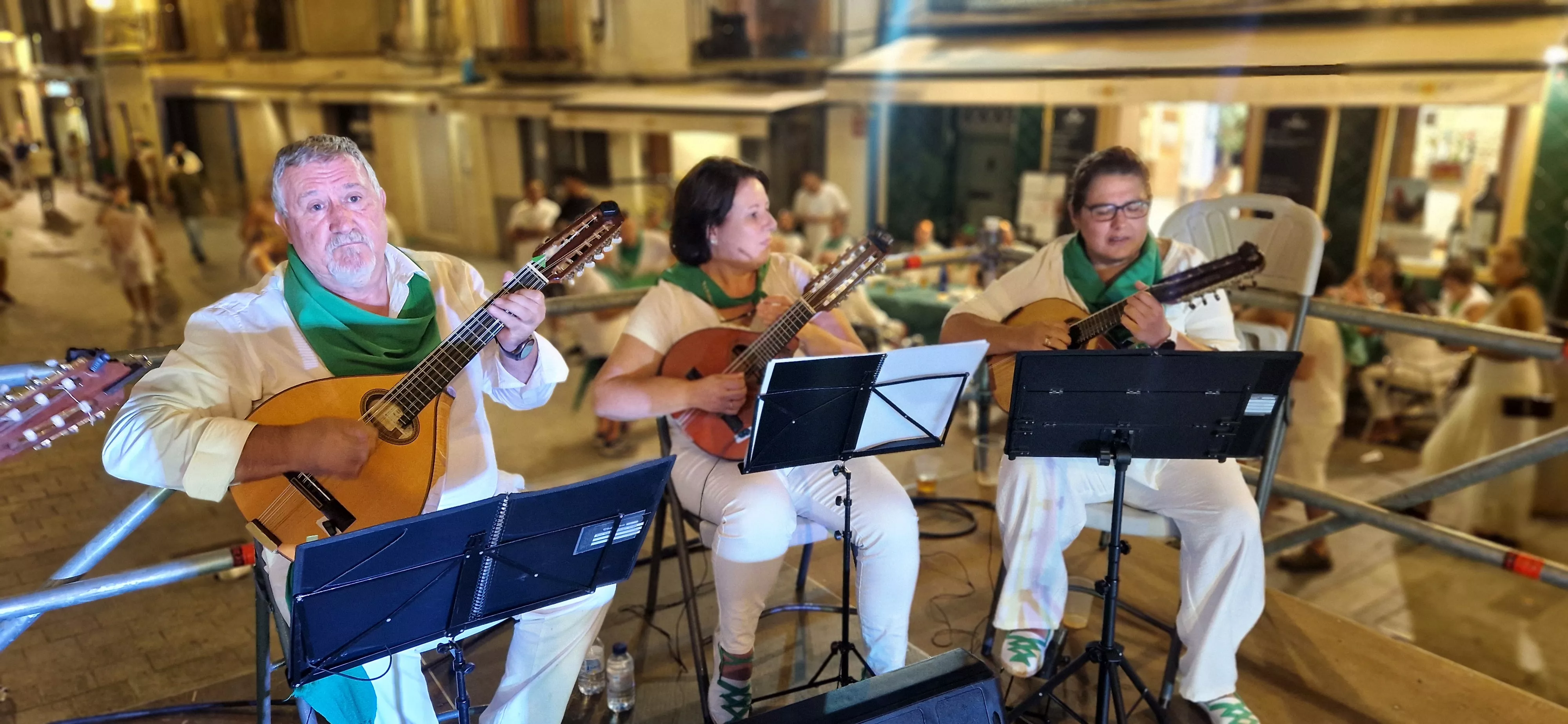 Actuación de Estirpe de Aragonia, en la Ronda al Santo. Foto Myriam Martínez 