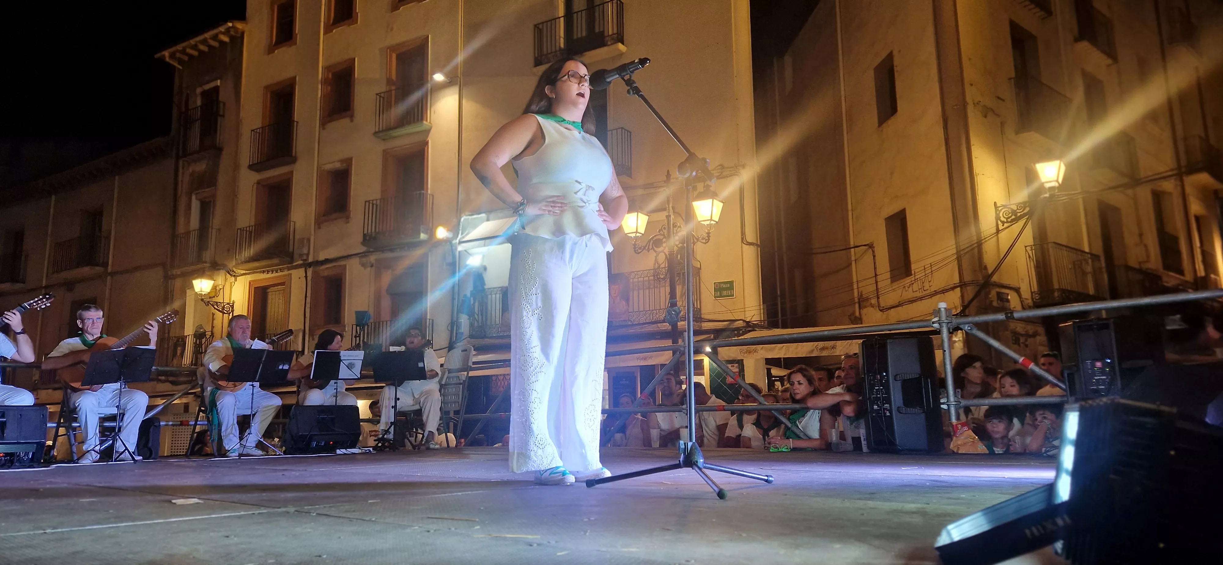 Actuación de Estirpe de Aragonia, en la Ronda al Santo. Foto Myriam Martínez 