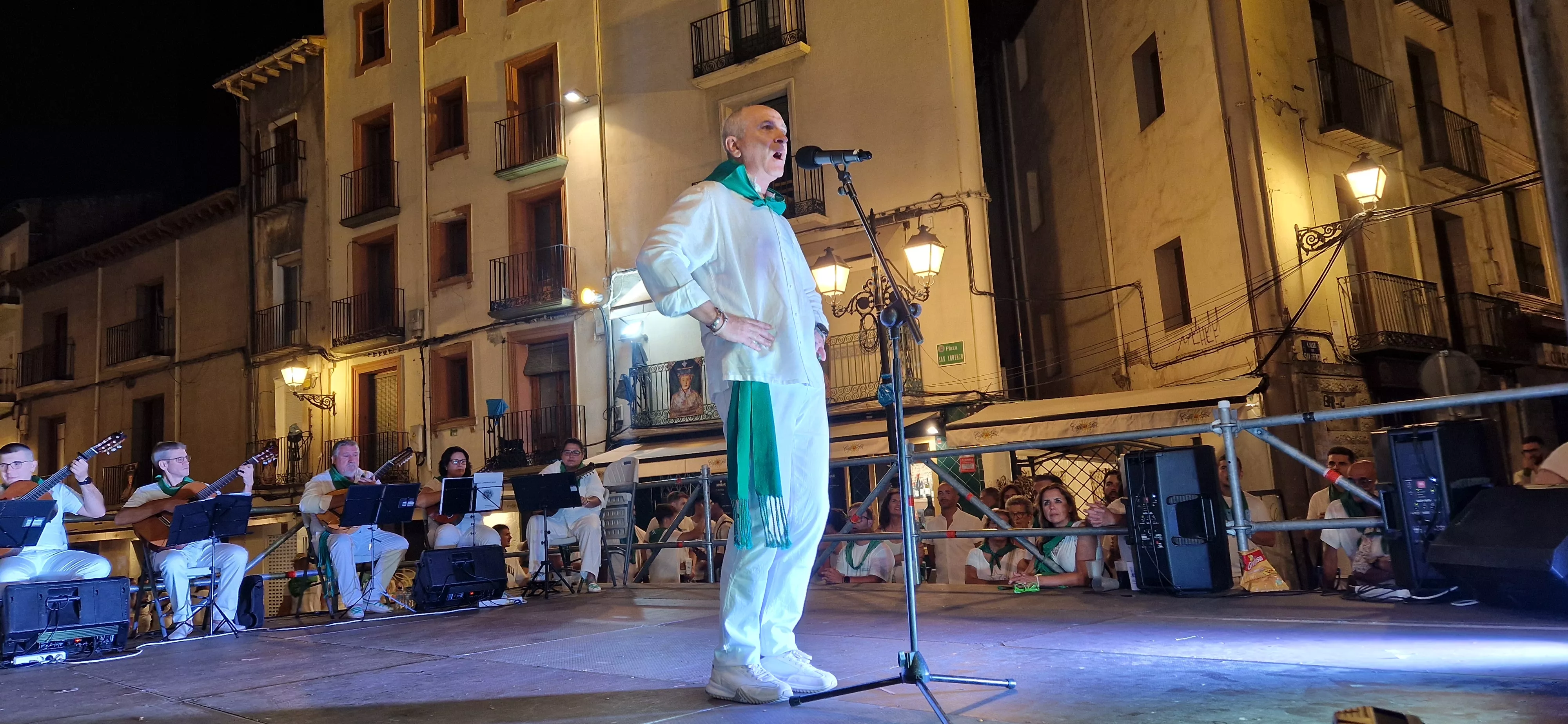 Actuación de Estirpe de Aragonia, en la Ronda al Santo. Foto Myriam Martínez 