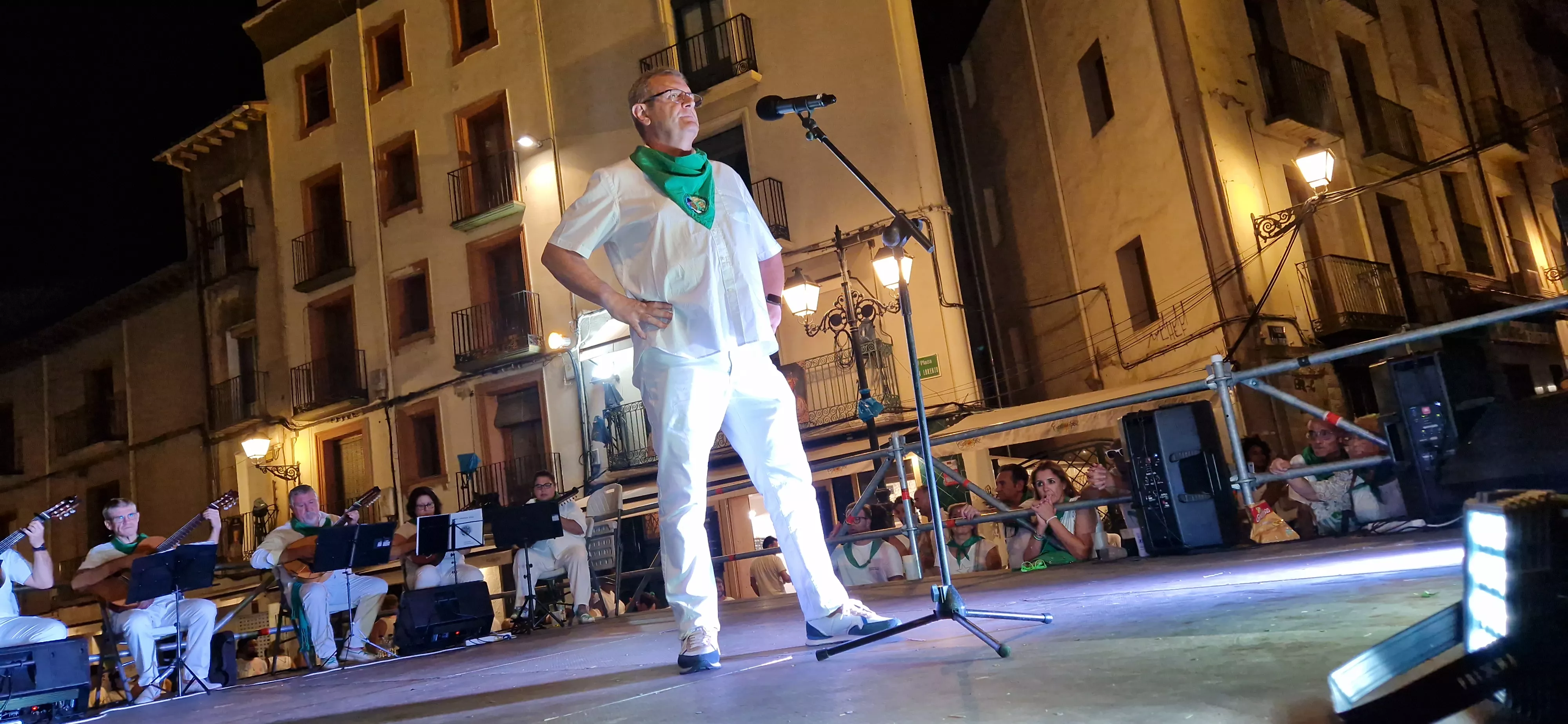 Actuación de Estirpe de Aragonia, en la Ronda al Santo. Foto Myriam Martínez 