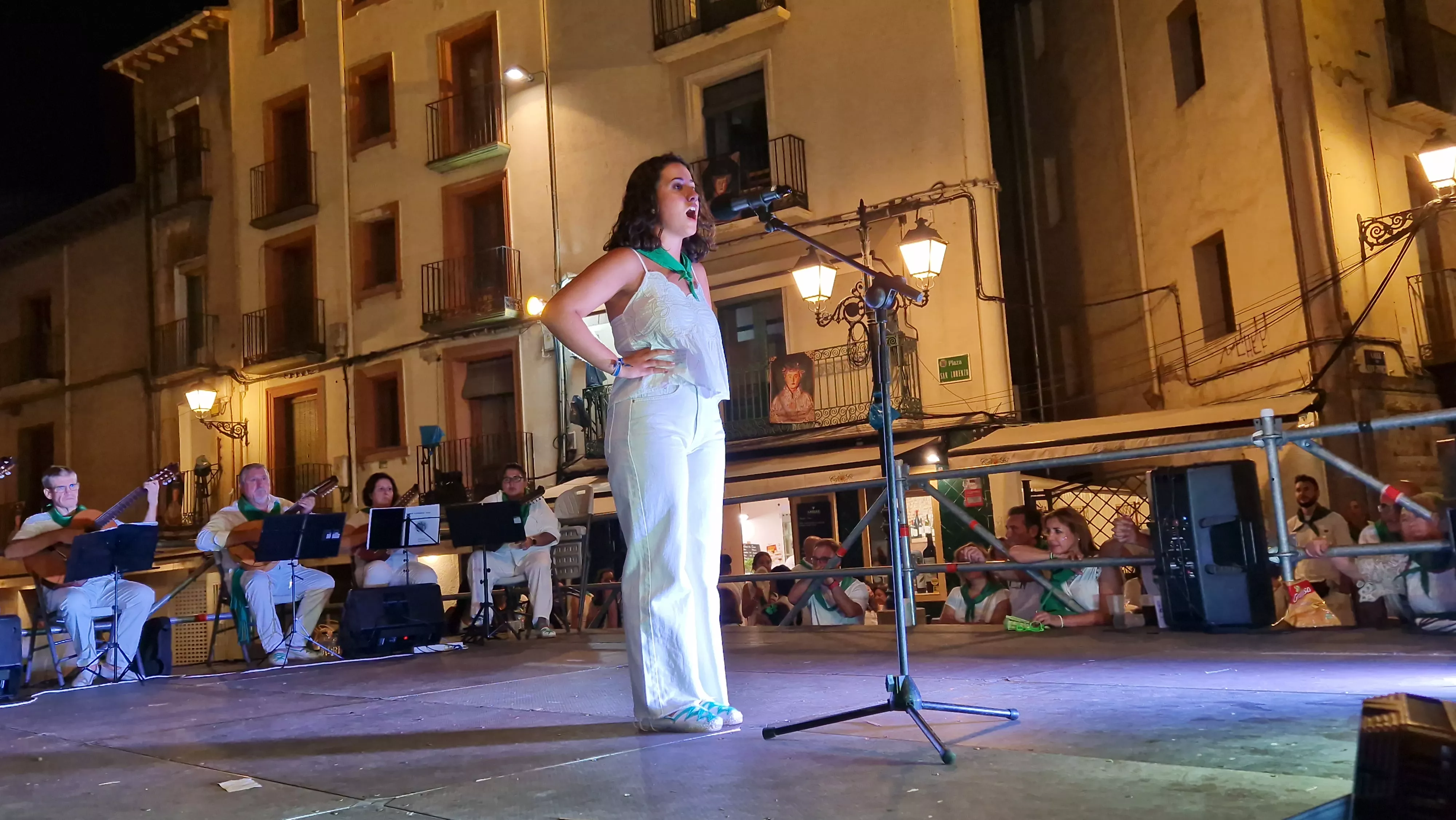 Actuación de Estirpe de Aragonia, en la Ronda al Santo. Foto Myriam Martínez 