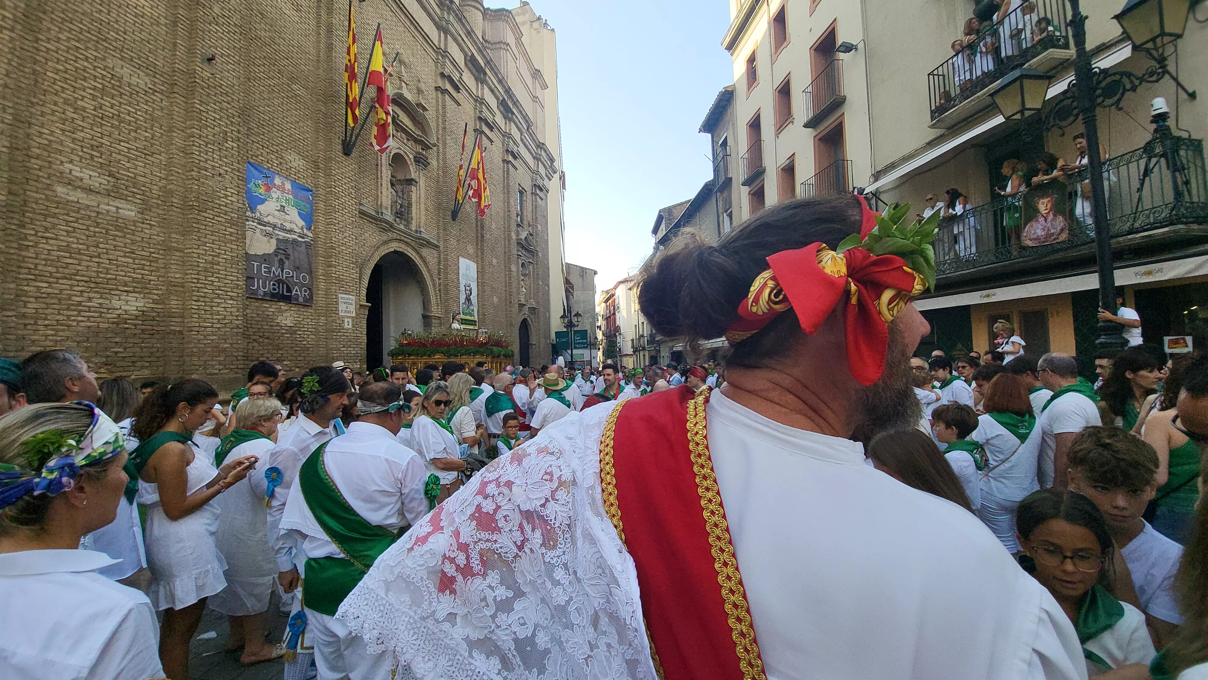 Actuación de los Danzantes en la plaza de San Lorenzo. Foto Mercedes Manterola