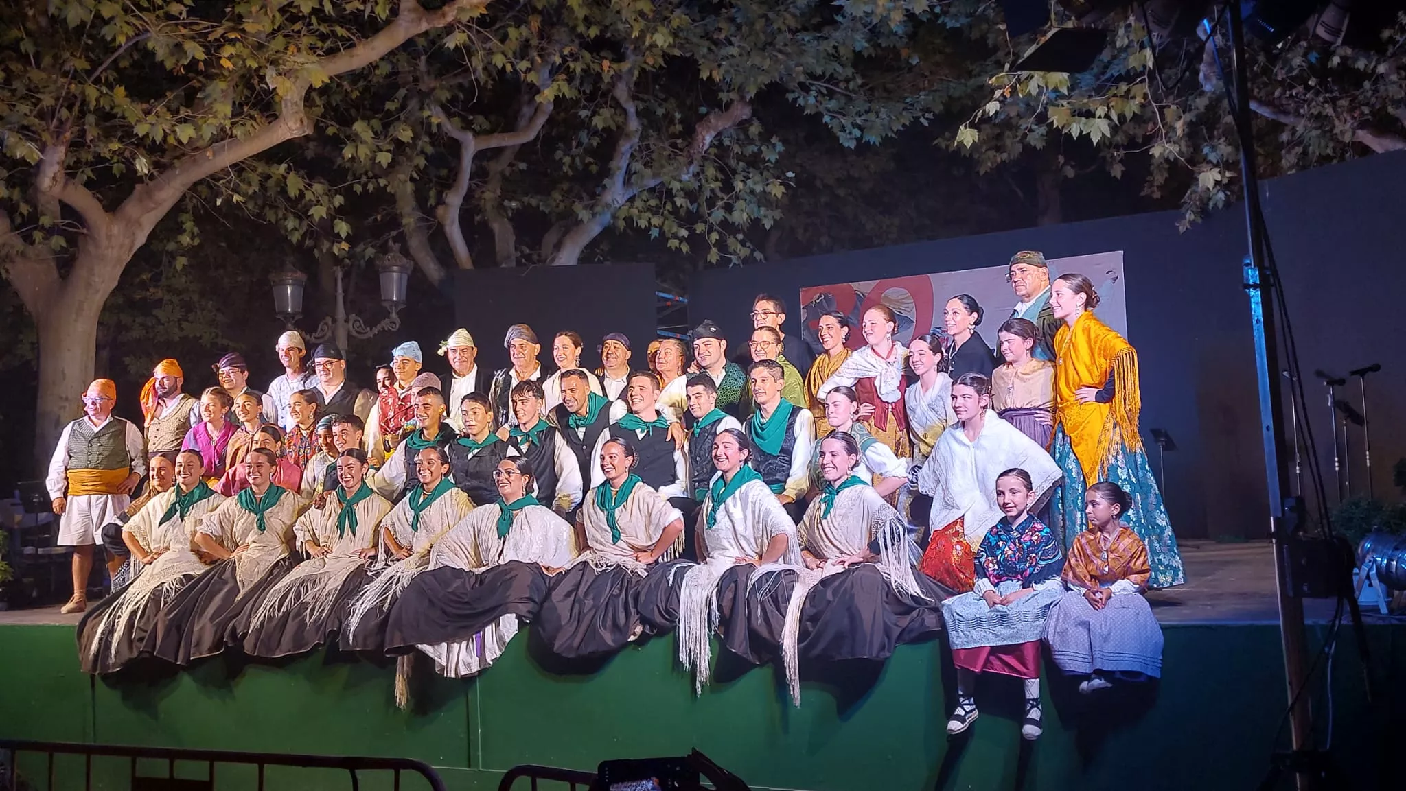 Elenco, tras su actuación en el Parque Miguel Servet en el día grande de San Lorenzo Elenco, tras su actuación en el Parque Miguel Servet en el día grande de San Lorenzo