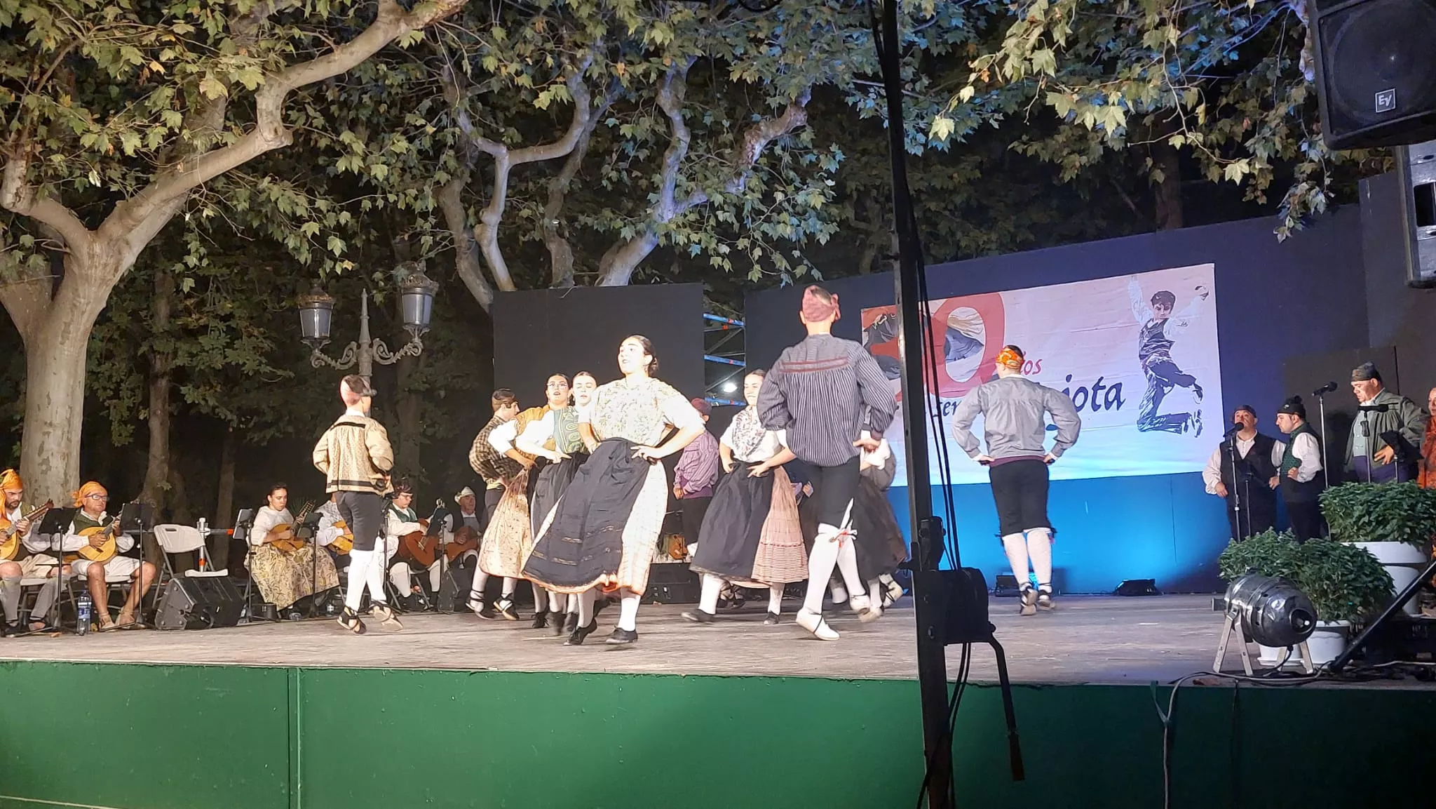  Elenco en el Parque Miguel Servet