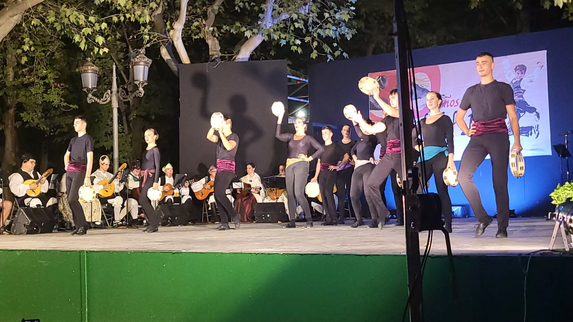  Elenco en el Parque Miguel Servet