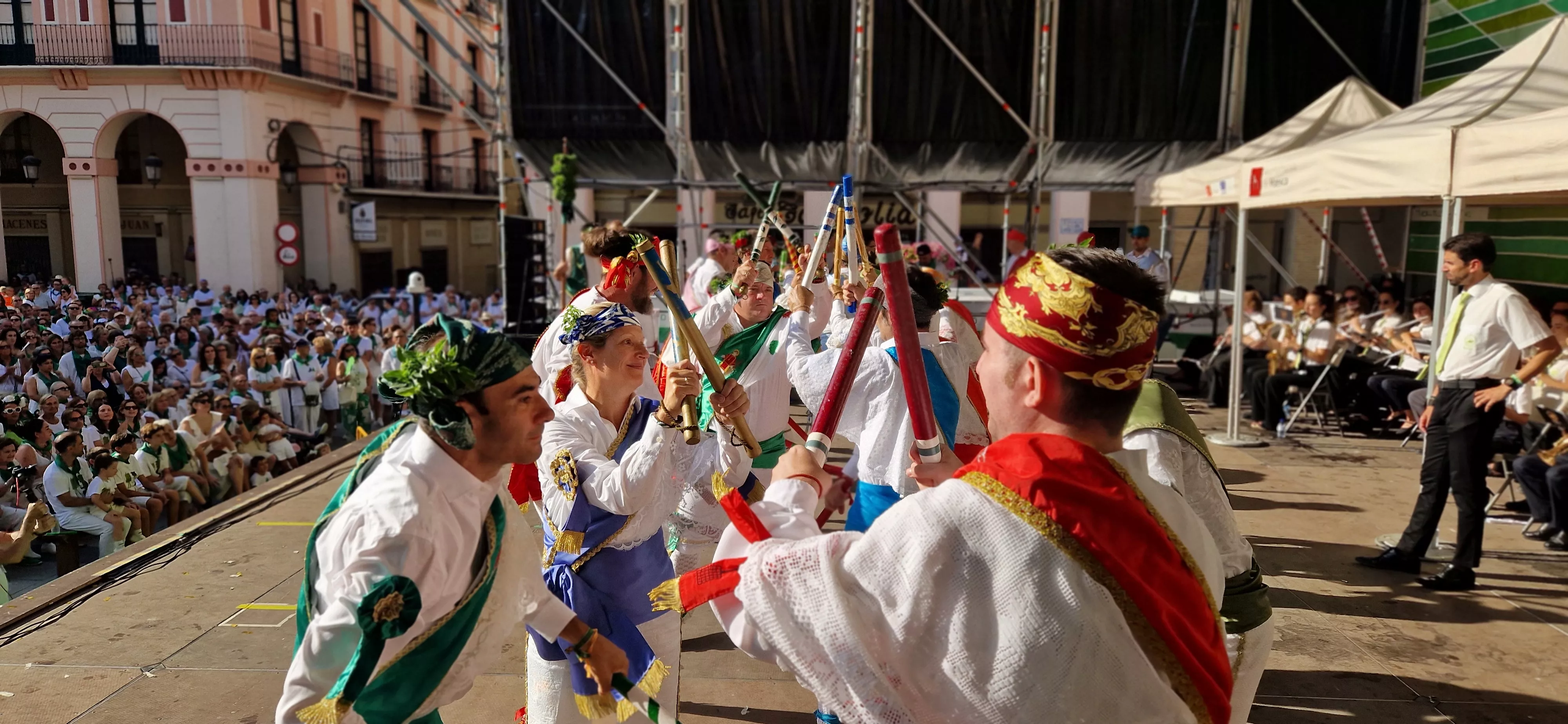 Danzantes en la Fiesta del Mercado. Foto Myriam Martínez 