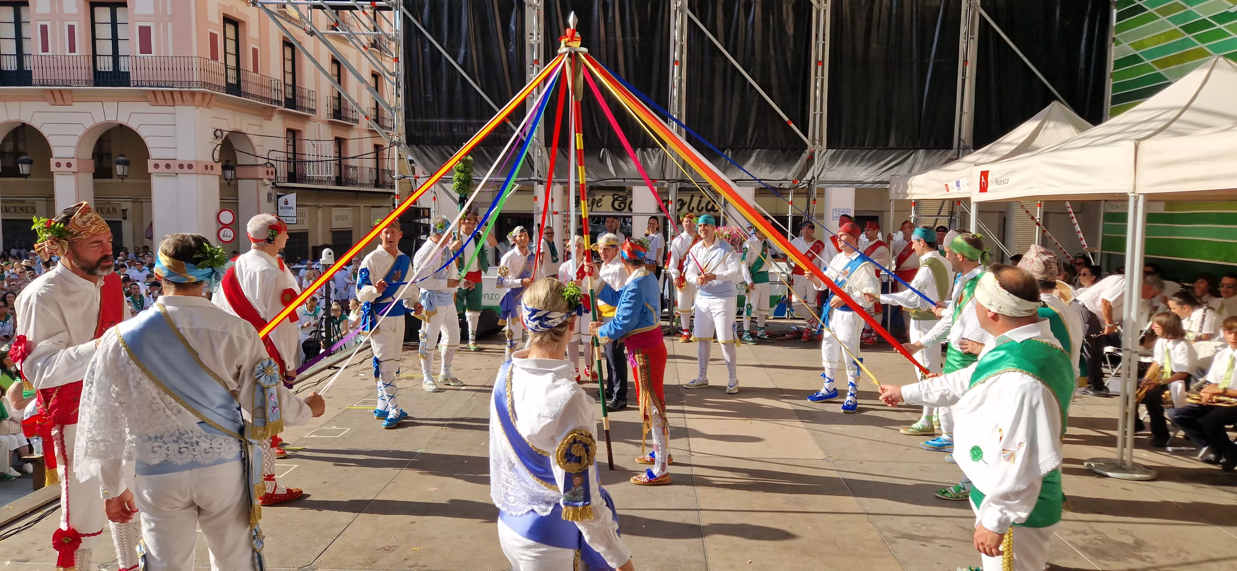 Danzantes en la Fiesta del Mercado. Foto Myriam Martínez 