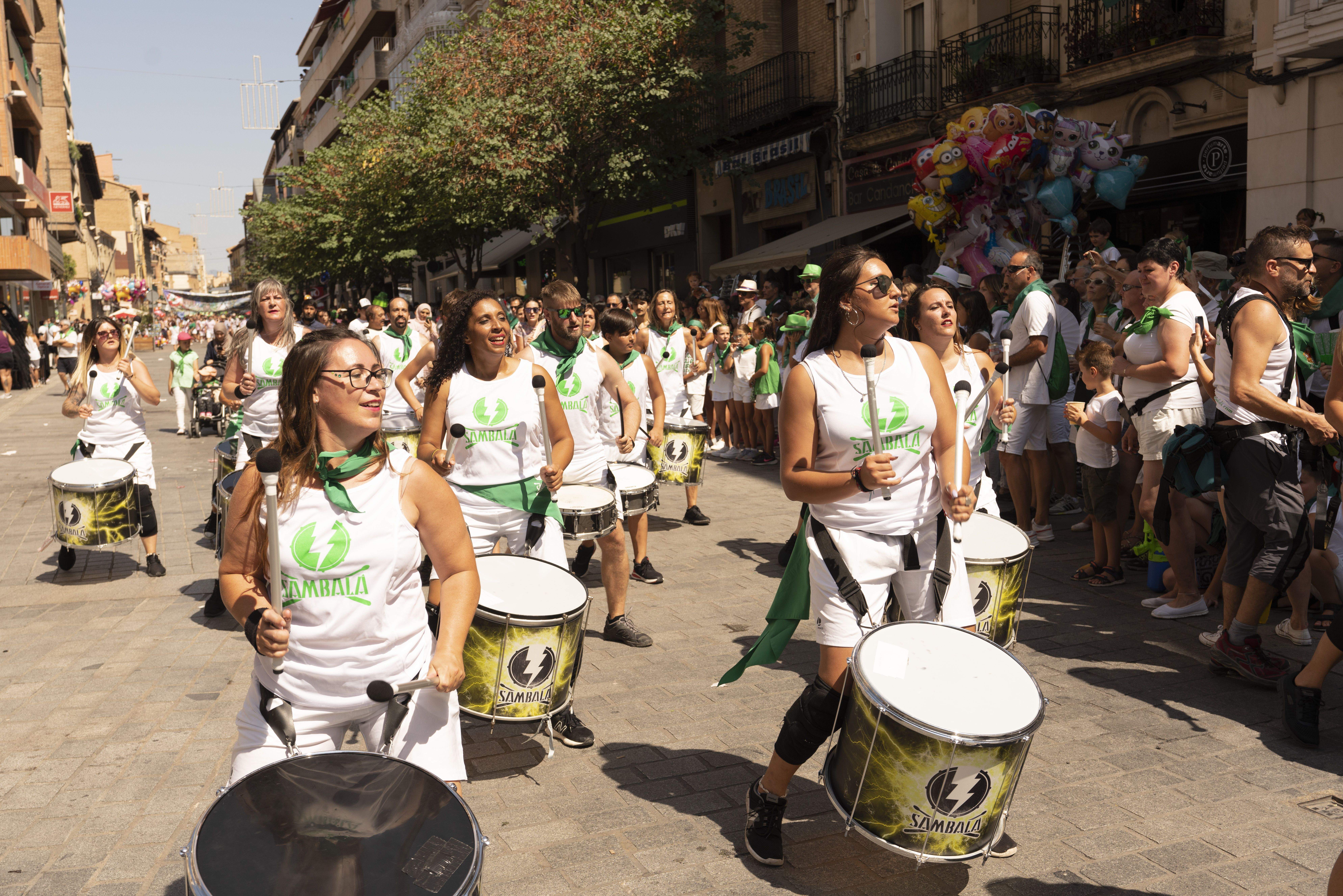   La cabalgata a su paso por el Coso Alto. Foto José Antonio Terrón