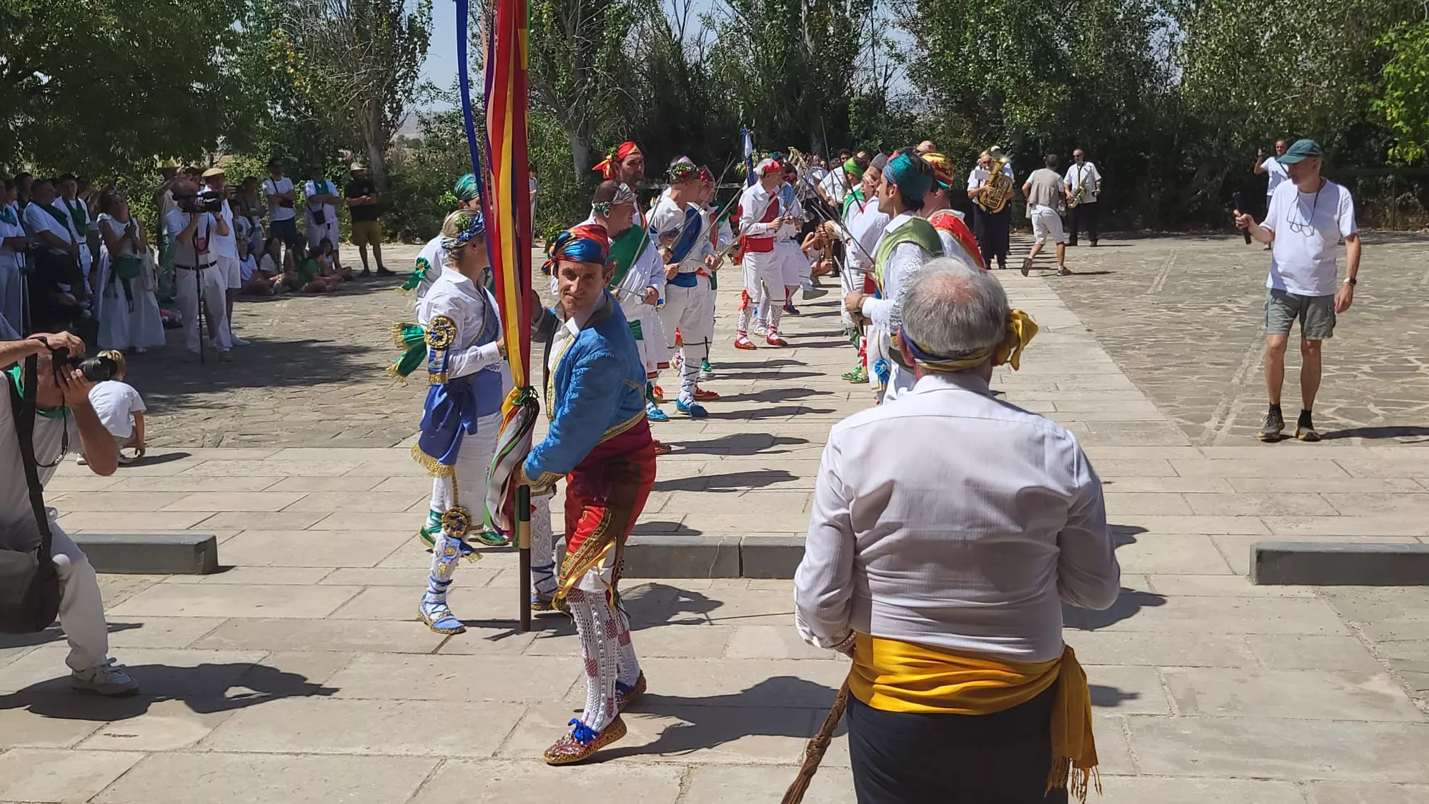 Histórica actuación de los Danzantes en el Santuario de Loreto