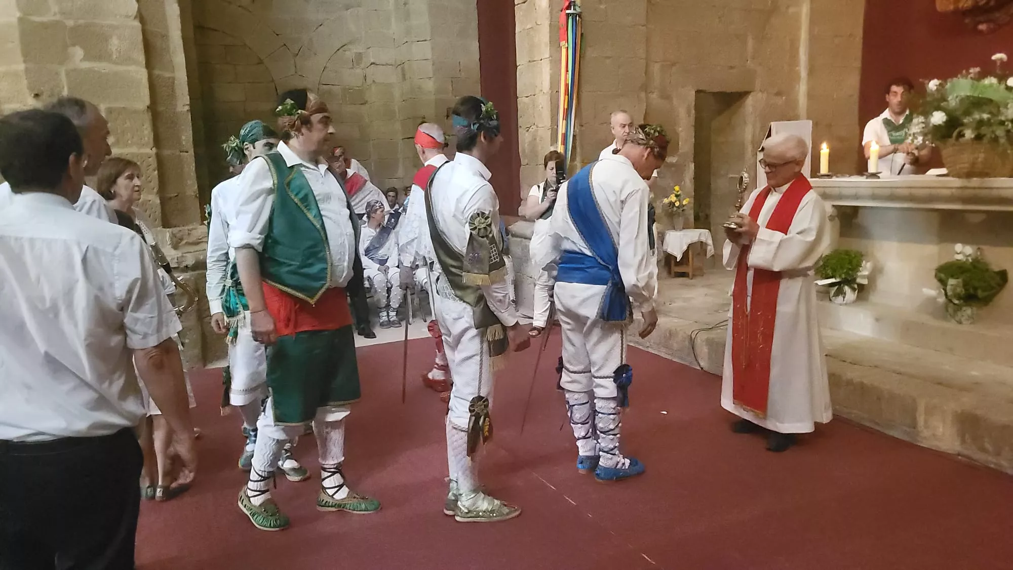 Histórica actuación de los Danzantes en el Santuario de Loreto