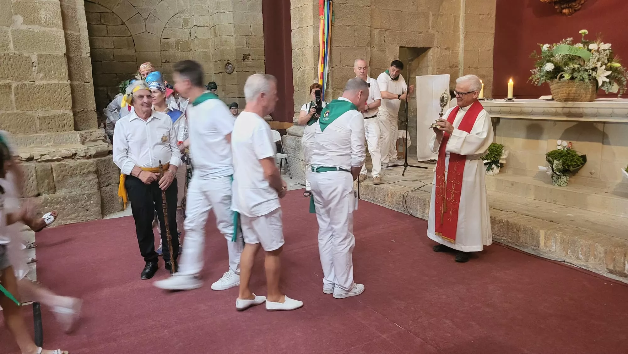 Histórica actuación de los Danzantes en el Santuario de Loreto