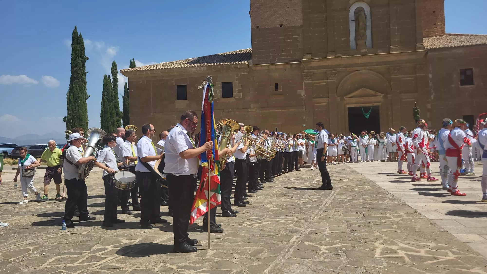 Histórica actuación de los Danzantes en el Santuario de Loreto