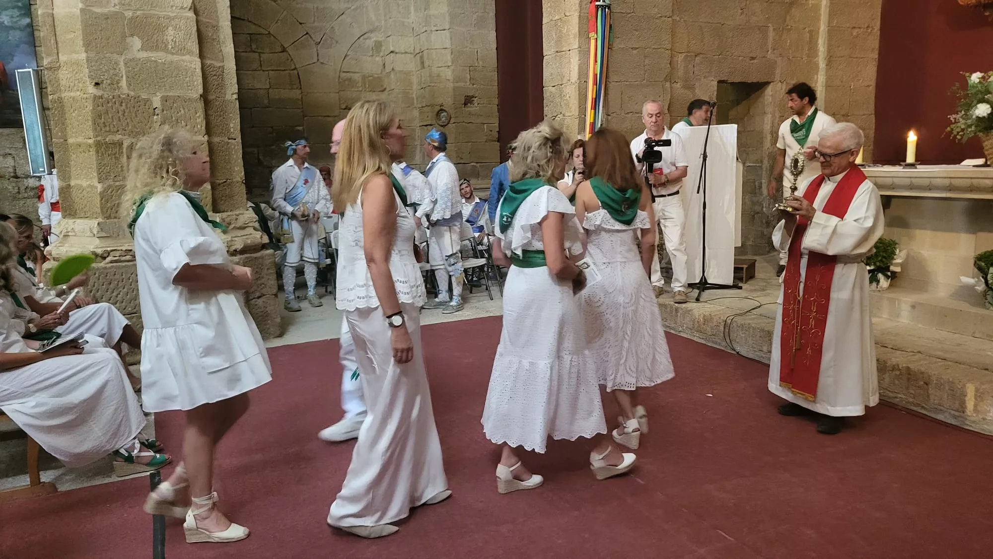 Histórica actuación de los Danzantes en el Santuario de Loreto