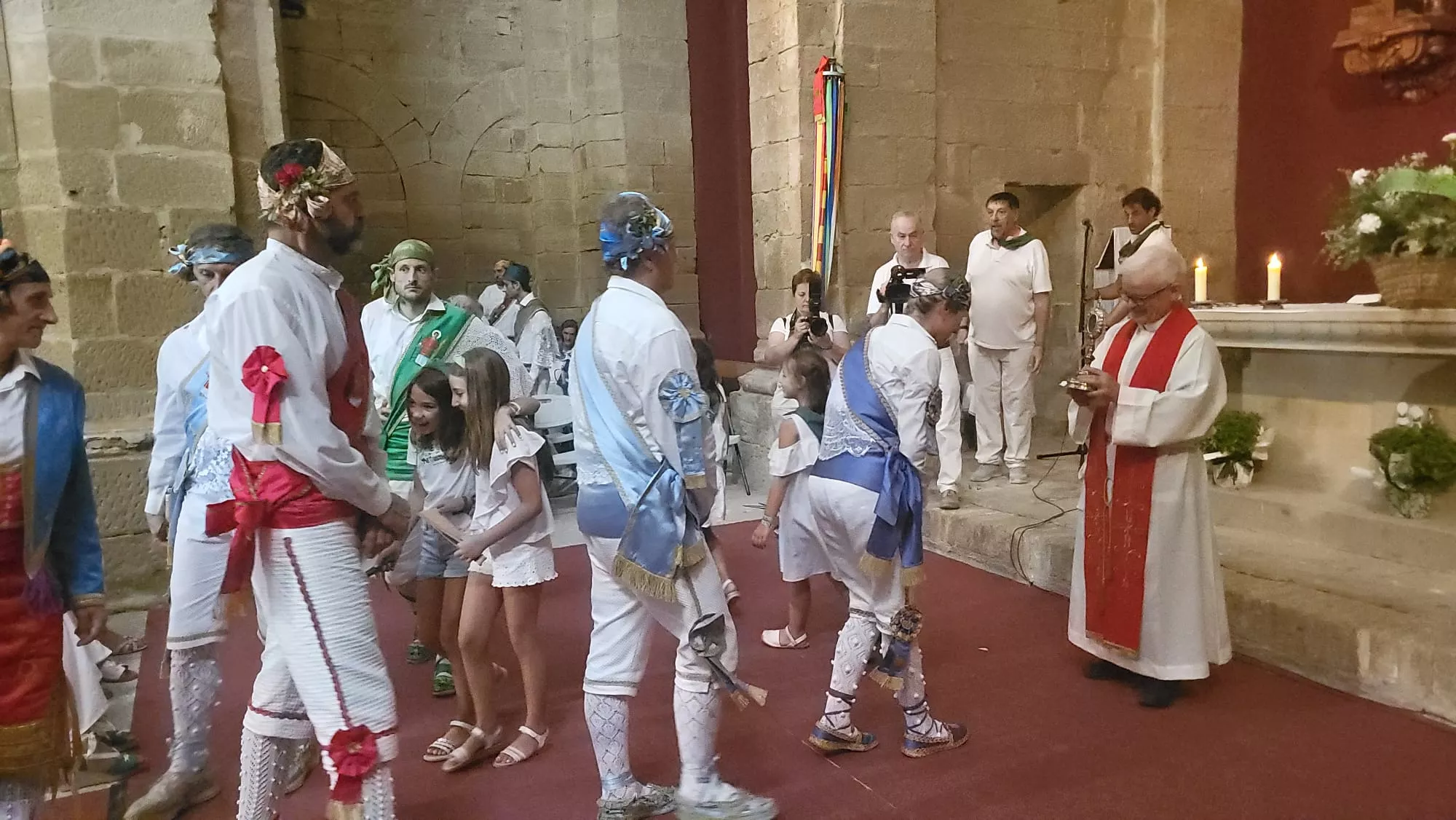 Histórica actuación de los Danzantes en el Santuario de Loreto