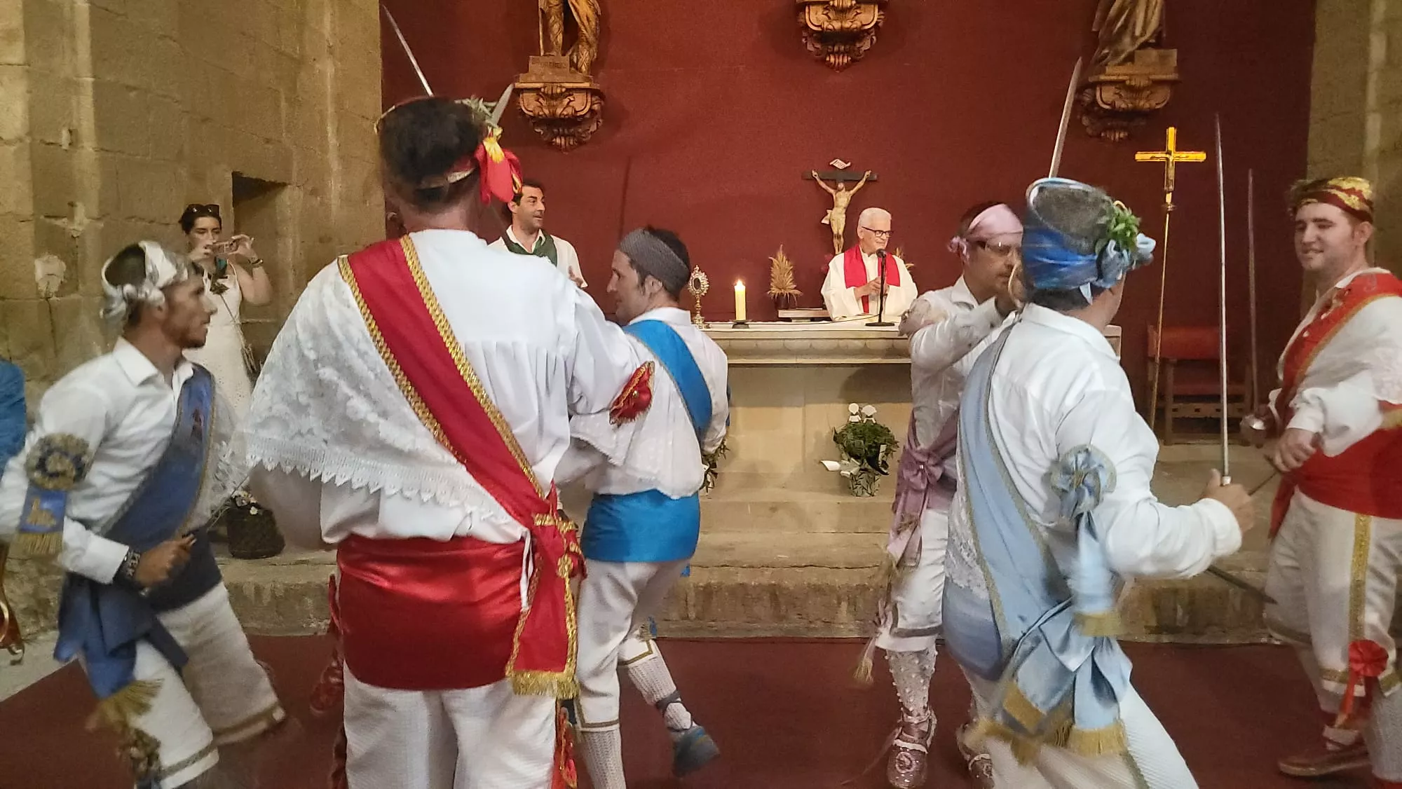 Histórica actuación de los Danzantes en el Santuario de Loreto