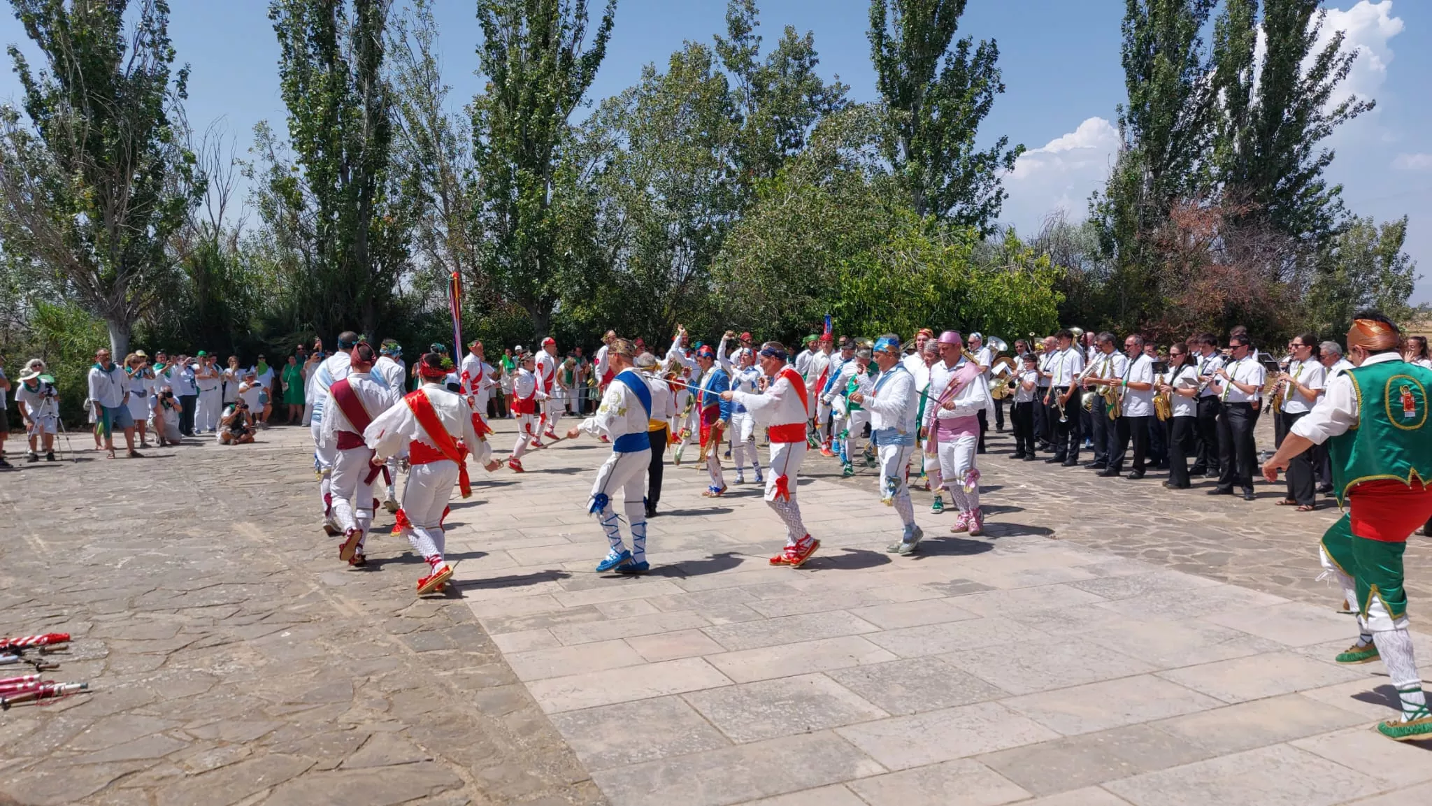 Histórica actuación de los Danzantes en el Santuario de Loreto